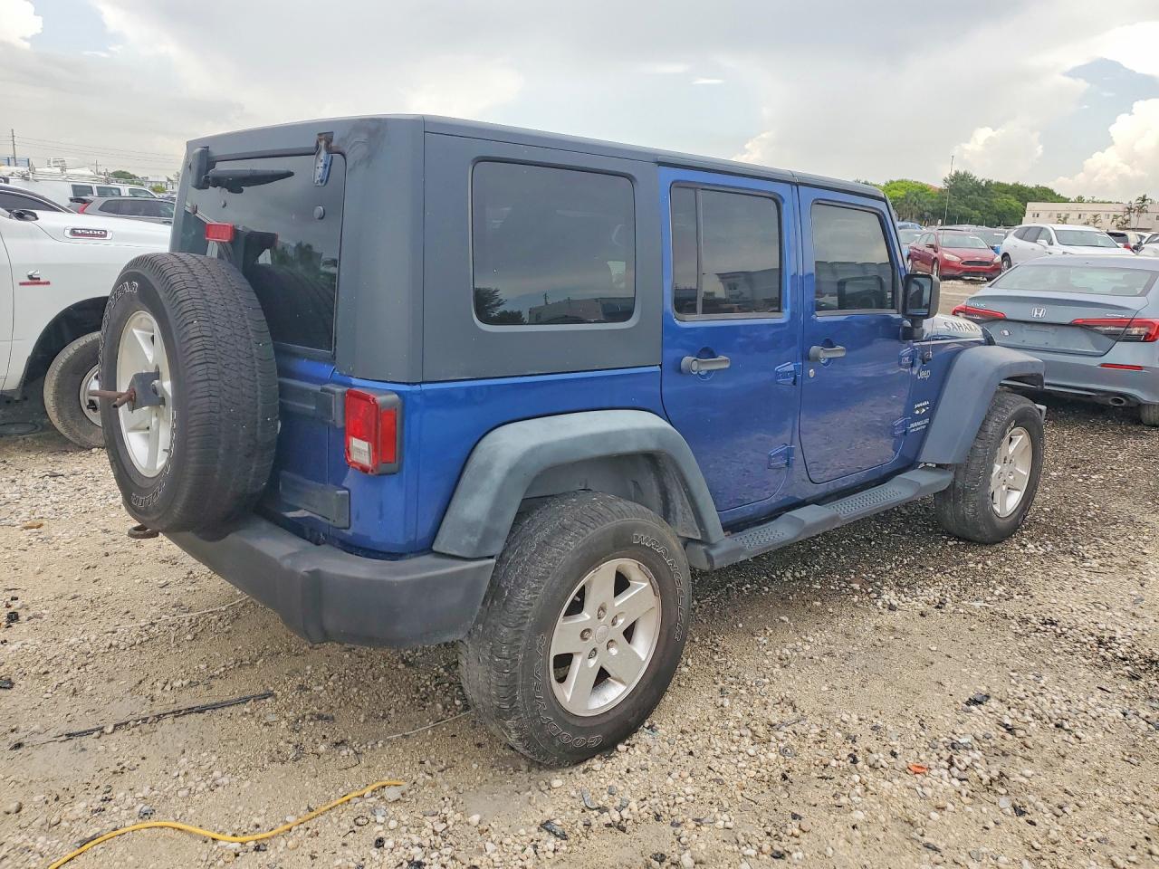 2010 Jeep Wrangler Sahara Синий vin: 1J4BA5H1XAL119846