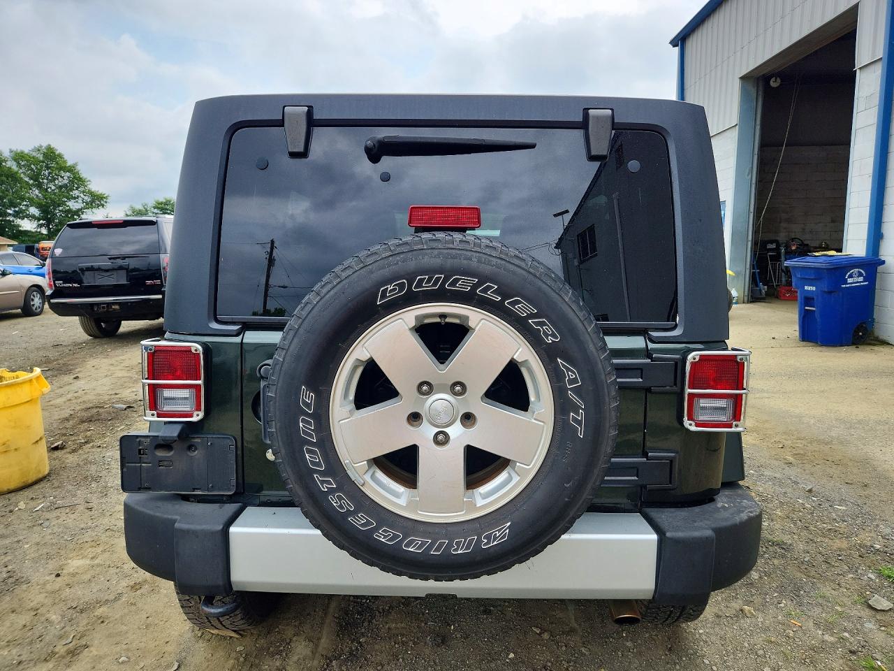 2011 Jeep Wrangler Unlimited Sahara Green vin: 1J4BA5H1XBL532660