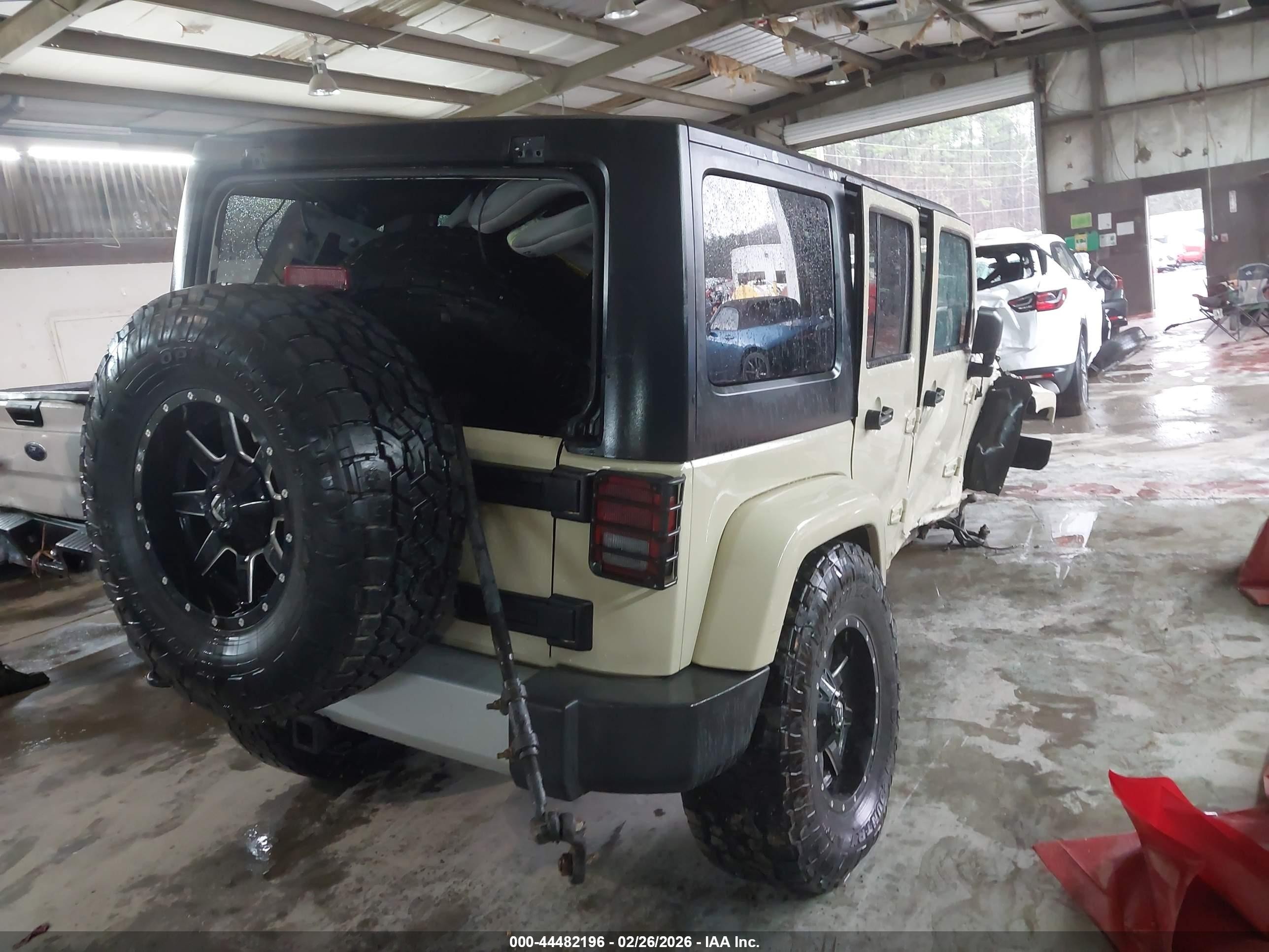 2011 Jeep Wrangler Unlimited Sahara Tan vin: 1J4BA5H1XBL624822