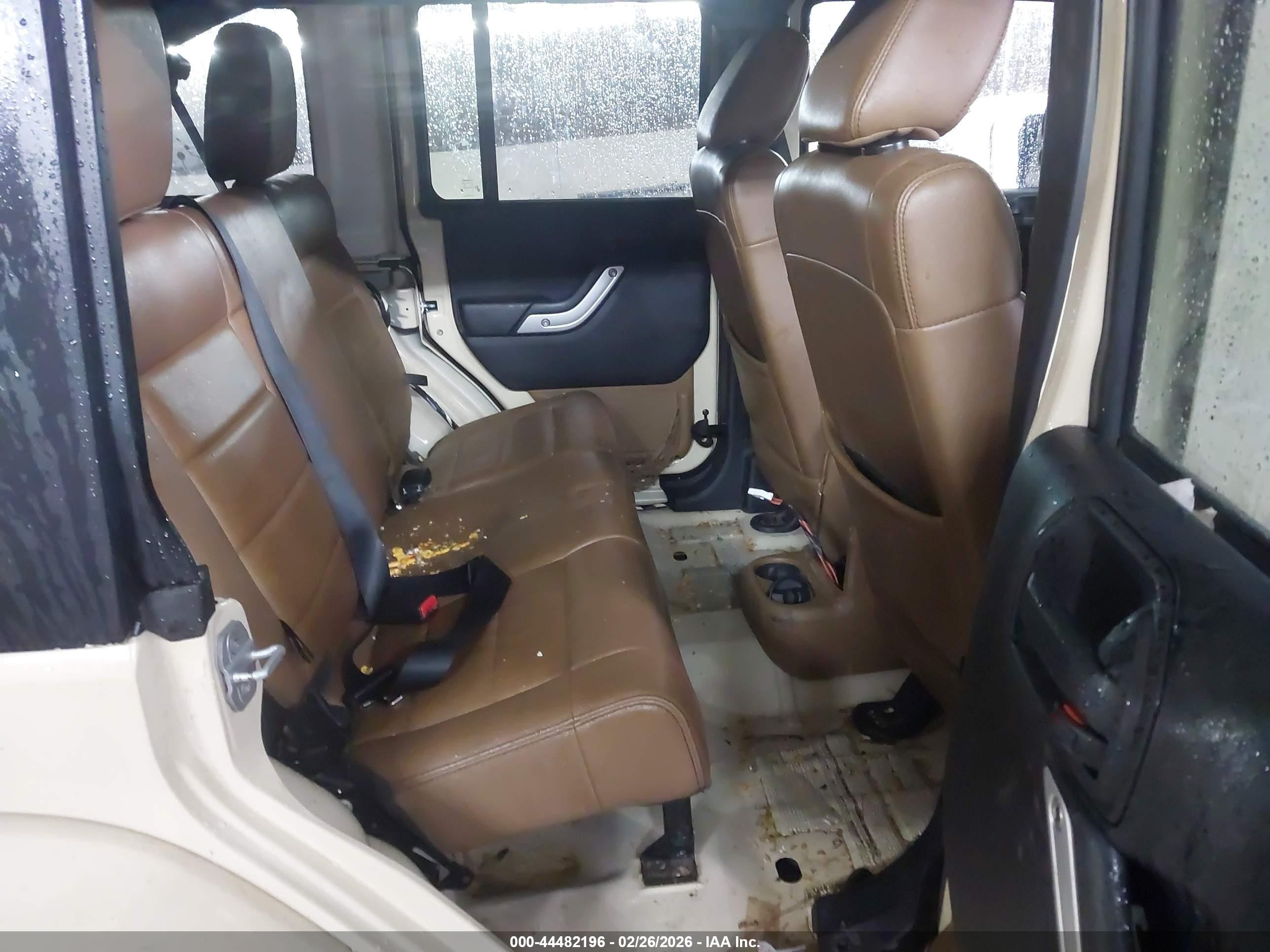 2011 Jeep Wrangler Unlimited Sahara Tan vin: 1J4BA5H1XBL624822