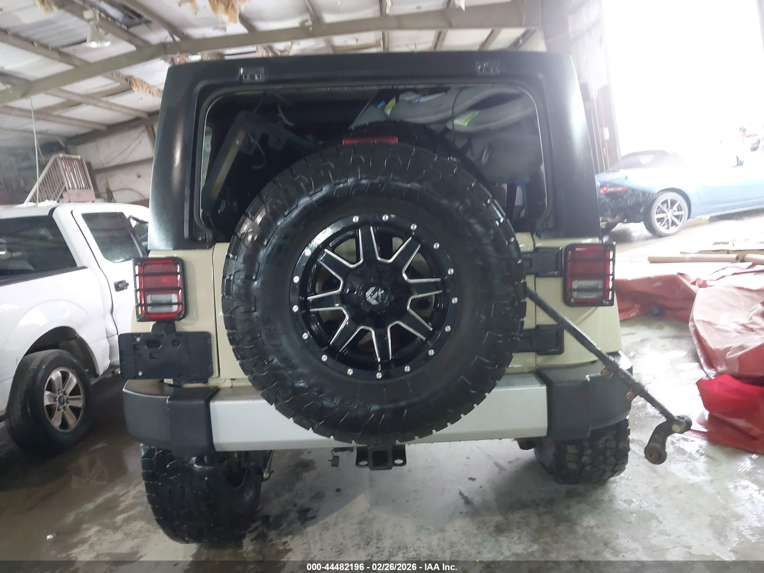 2011 Jeep Wrangler Unlimited Sahara Tan vin: 1J4BA5H1XBL624822