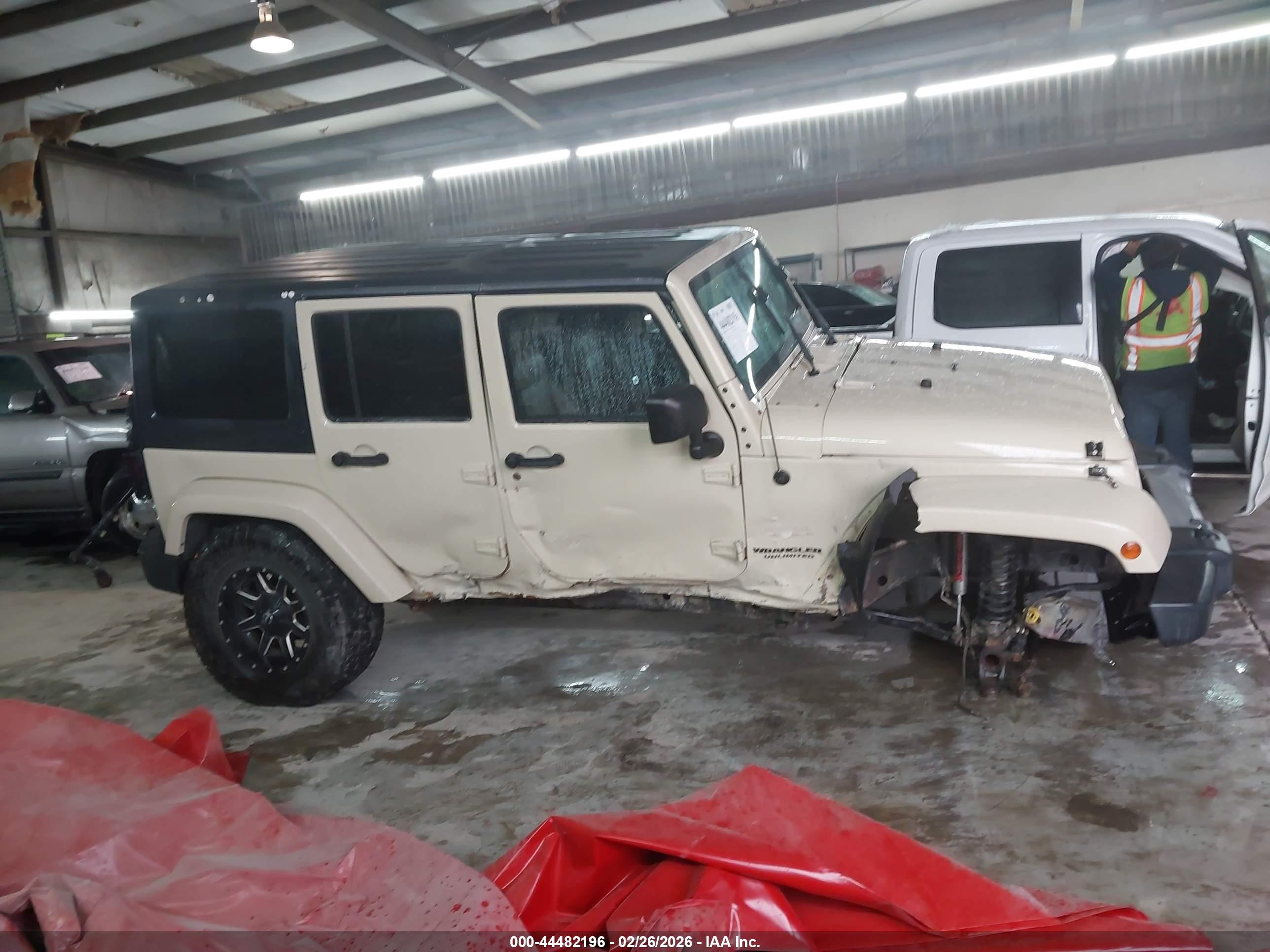2011 Jeep Wrangler Unlimited Sahara Tan vin: 1J4BA5H1XBL624822