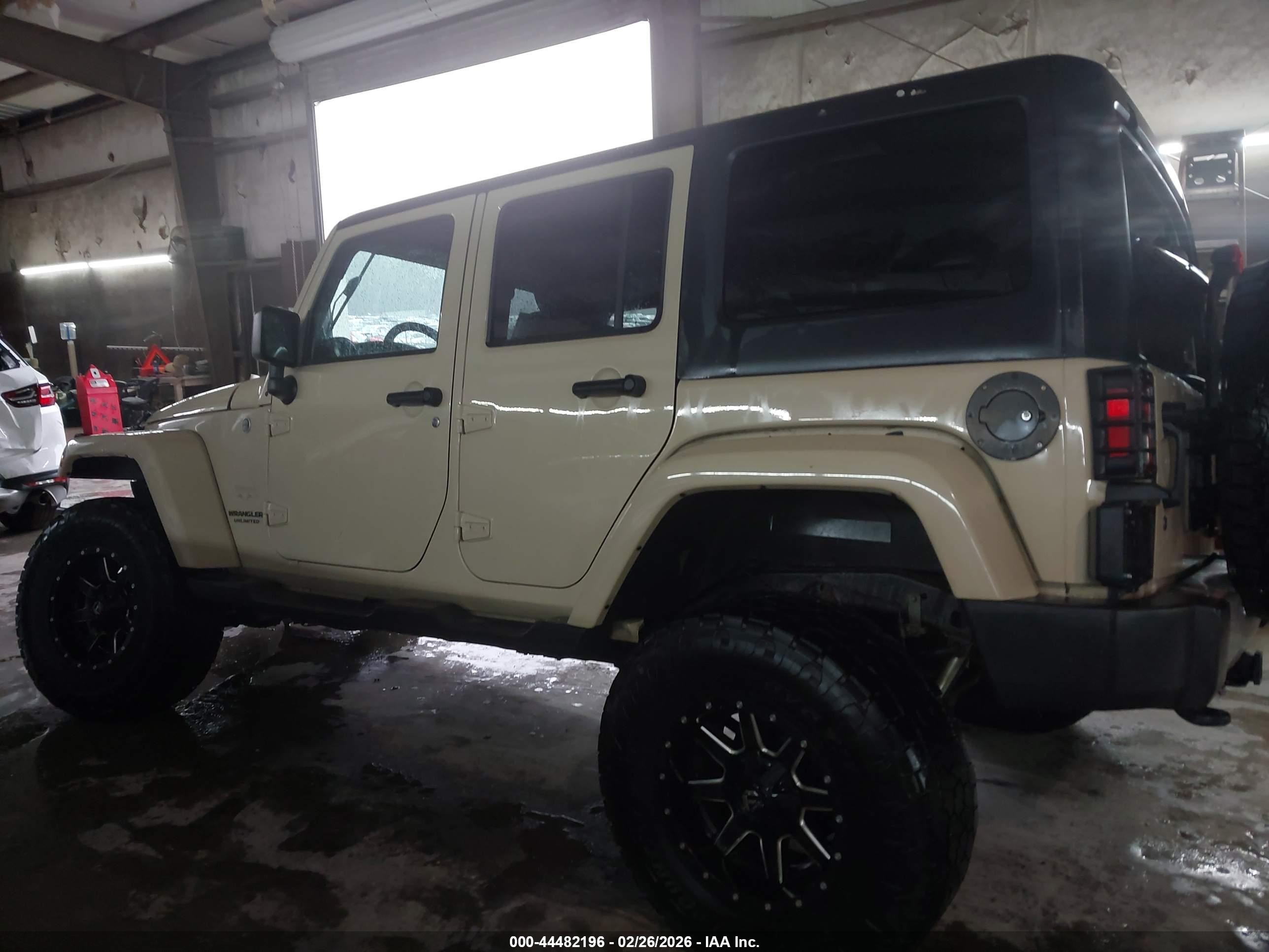2011 Jeep Wrangler Unlimited Sahara Tan vin: 1J4BA5H1XBL624822