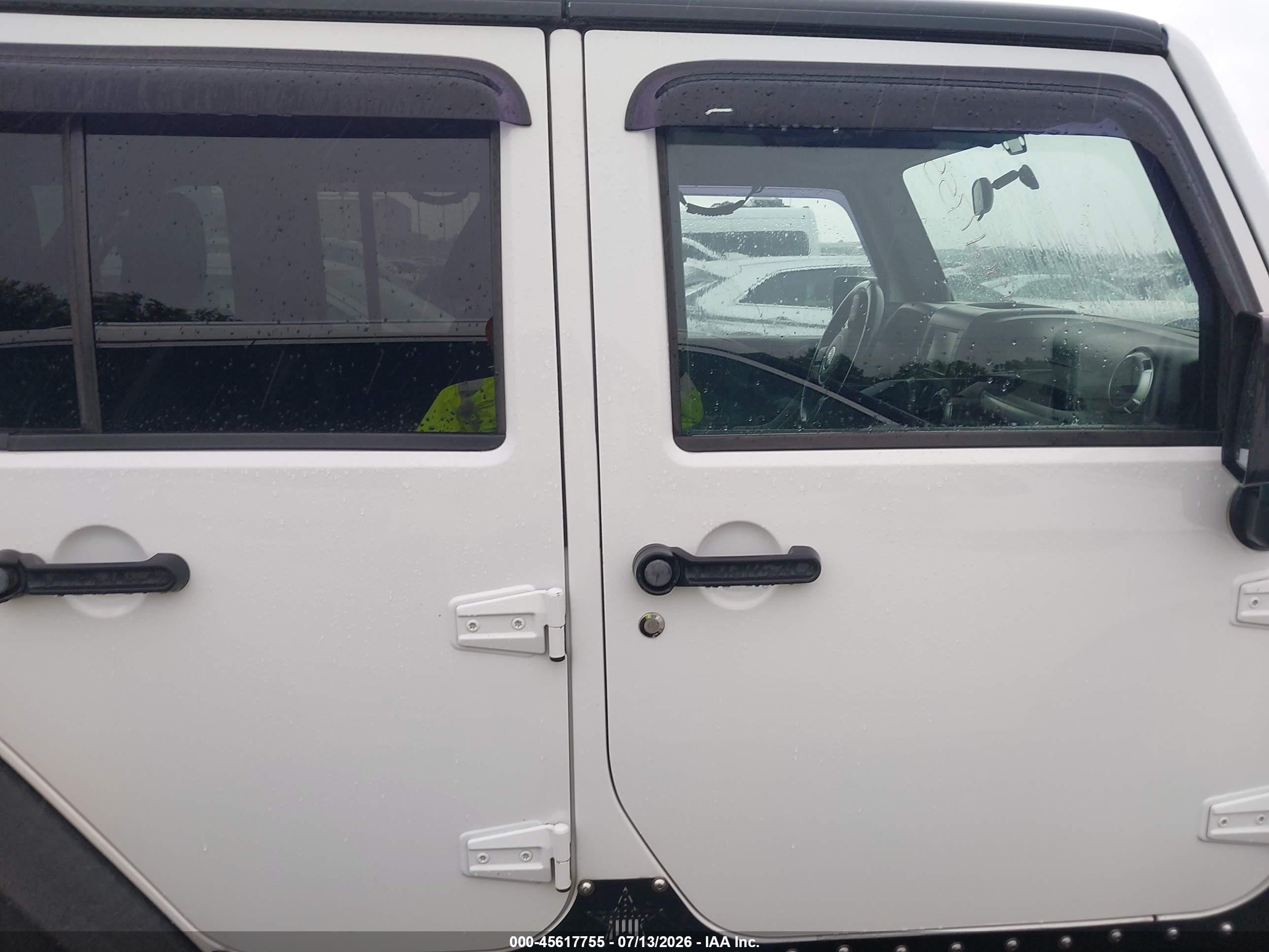 2011 Jeep Wrangler Unlimited Rubicon White vin: 1J4BA6H10BL536027