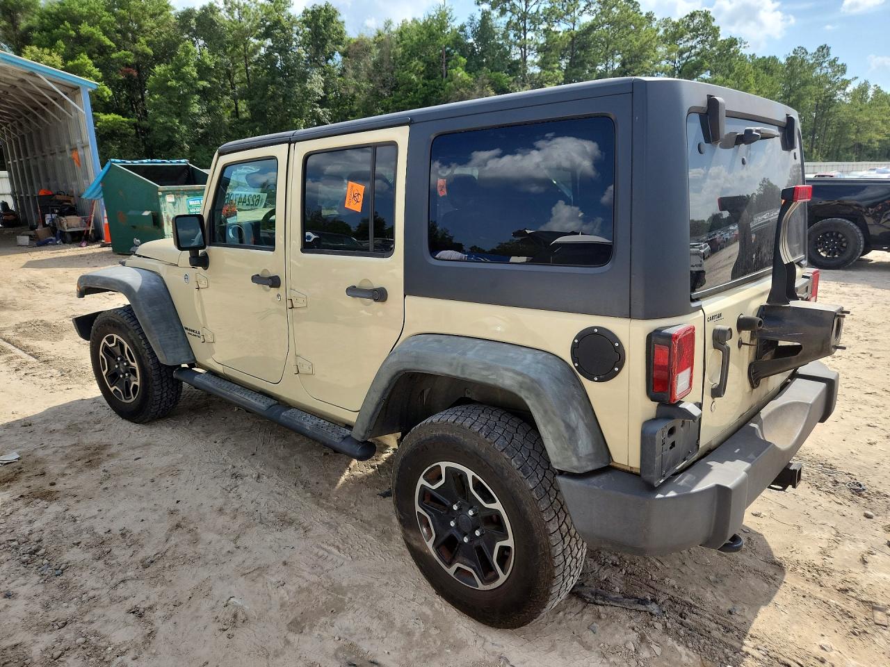 2011 Jeep Wrangler Unlimited Rubicon Бежевый vin: 1J4BA6H12BL615134
