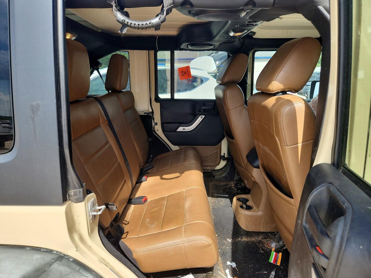 2011 Jeep Wrangler Unlimited Rubicon Бежевый vin: 1J4BA6H12BL615134