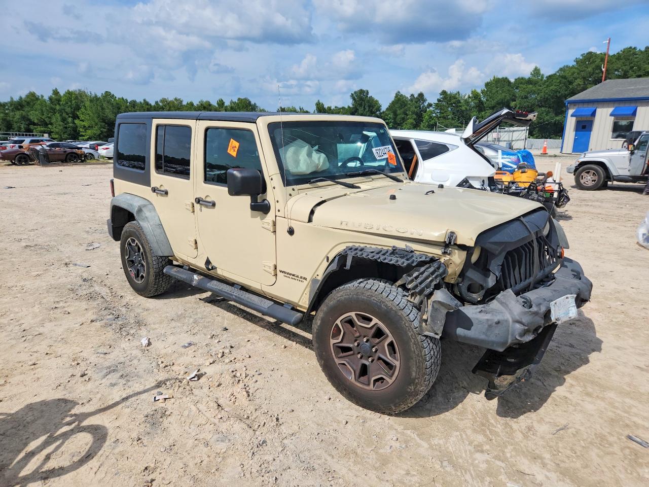 2011 Jeep Wrangler Unlimited Rubicon Бежевый vin: 1J4BA6H12BL615134
