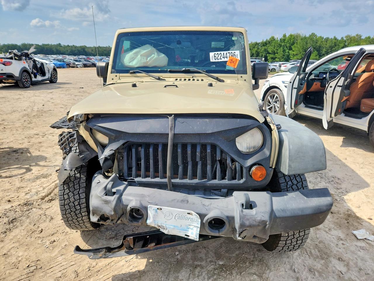 2011 Jeep Wrangler Unlimited Rubicon Бежевый vin: 1J4BA6H12BL615134