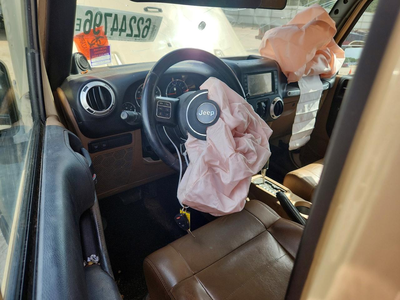2011 Jeep Wrangler Unlimited Rubicon Бежевый vin: 1J4BA6H12BL615134