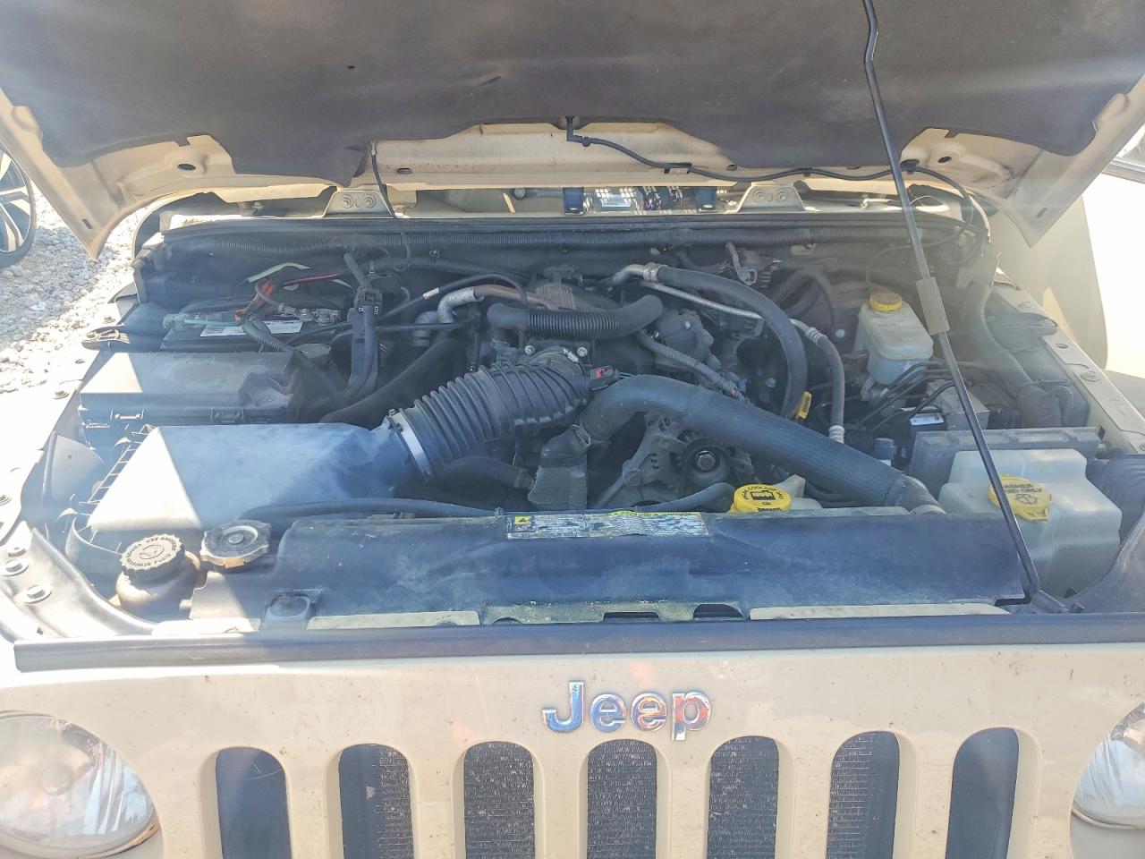 2011 Jeep Wrangler Unlimited Rubicon Бежевый vin: 1J4BA6H13BL598053