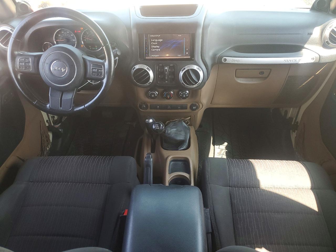 2011 Jeep Wrangler Unlimited Rubicon Бежевый vin: 1J4BA6H13BL598053