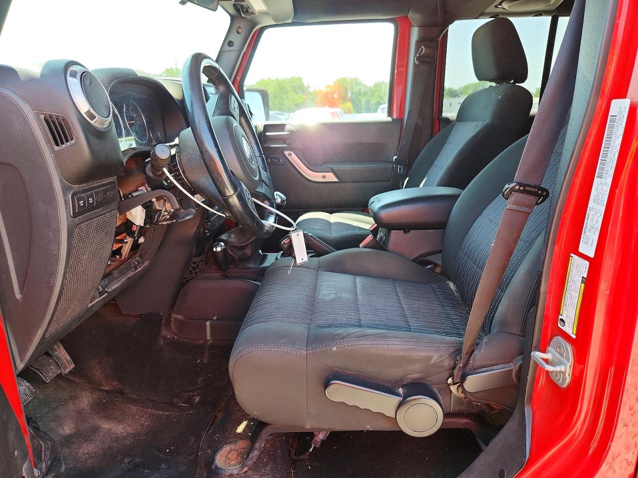 2011 Jeep Wrangler Unlimited Rubicon Red vin: 1J4BA6H18BL559619