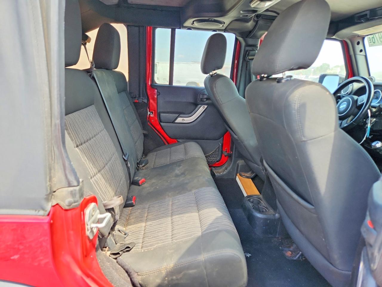 2011 Jeep Wrangler Unlimited Rubicon Red vin: 1J4BA6H18BL559619