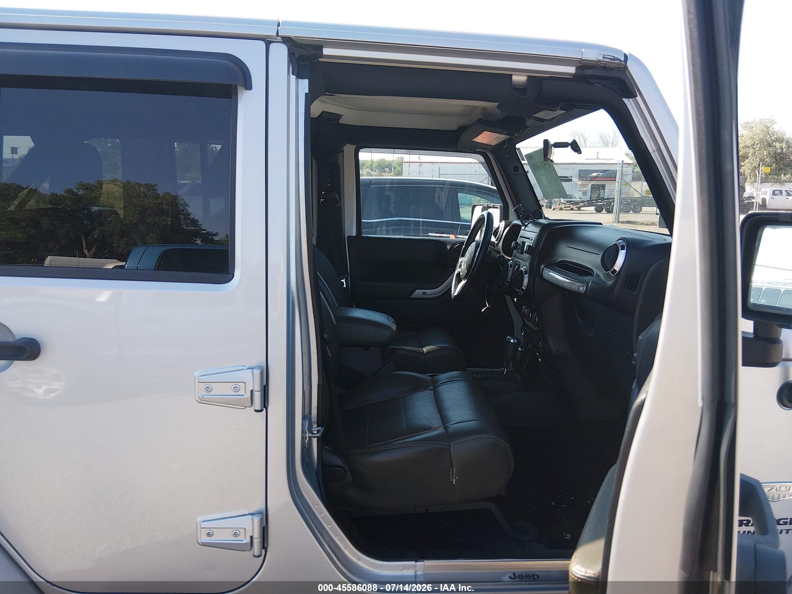 2011 Jeep Wrangler Unlimited 70th Anniversary White vin: 1J4BA7H10BL590966