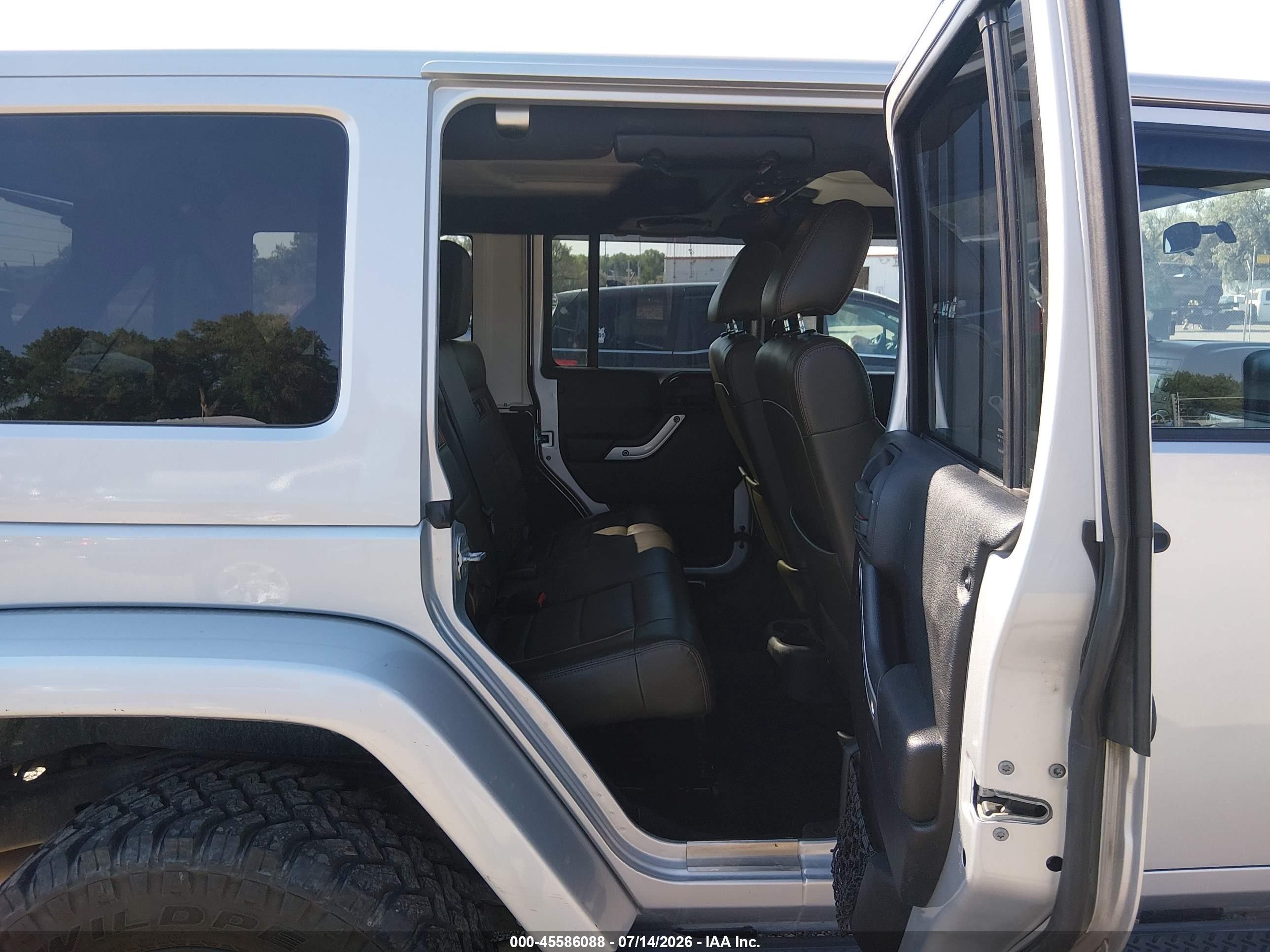 2011 Jeep Wrangler Unlimited 70th Anniversary White vin: 1J4BA7H10BL590966