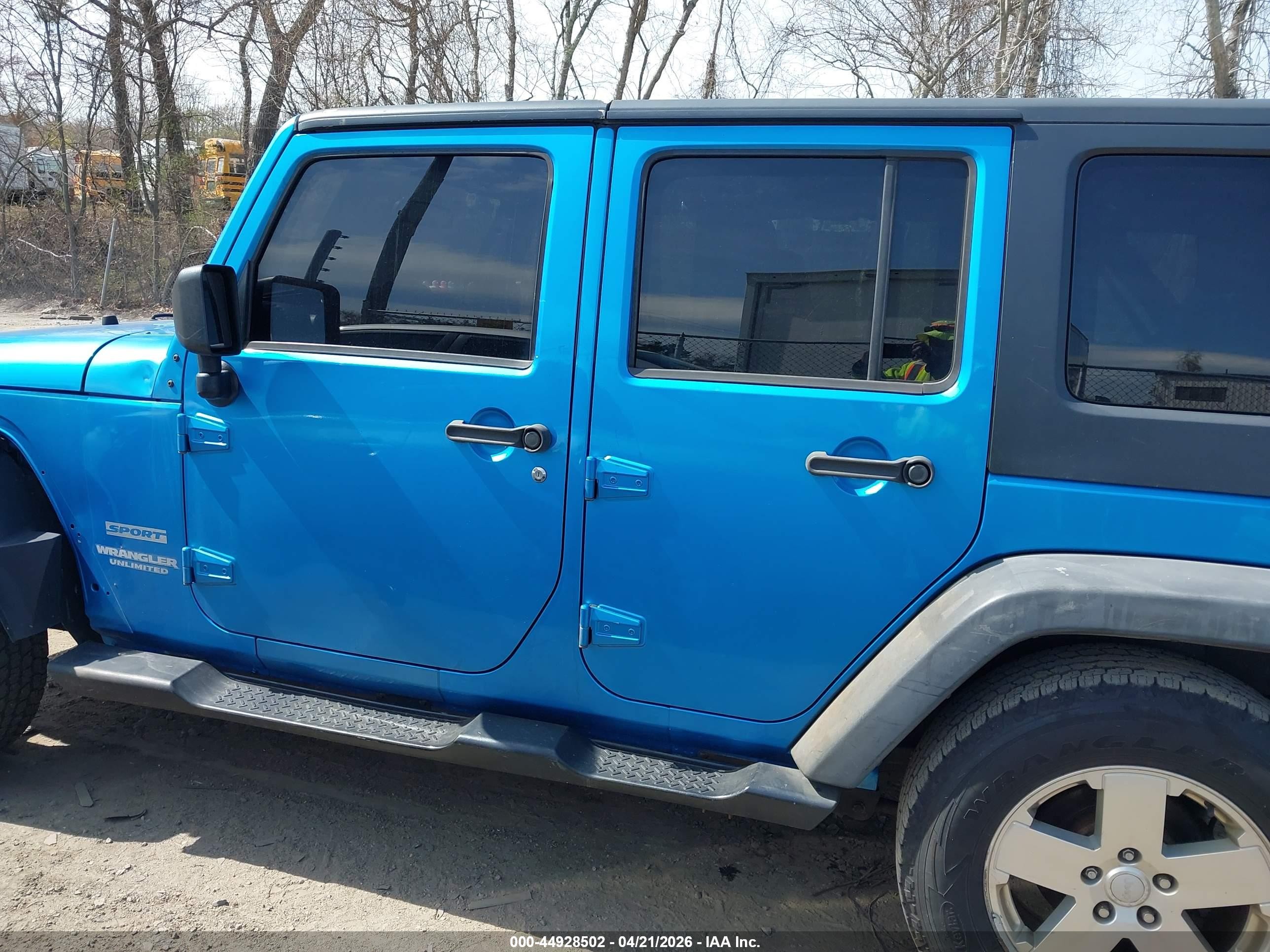 2010 Jeep Wrangler Unlimited Sport Blue vin: 1J4BB3H10AL108128
