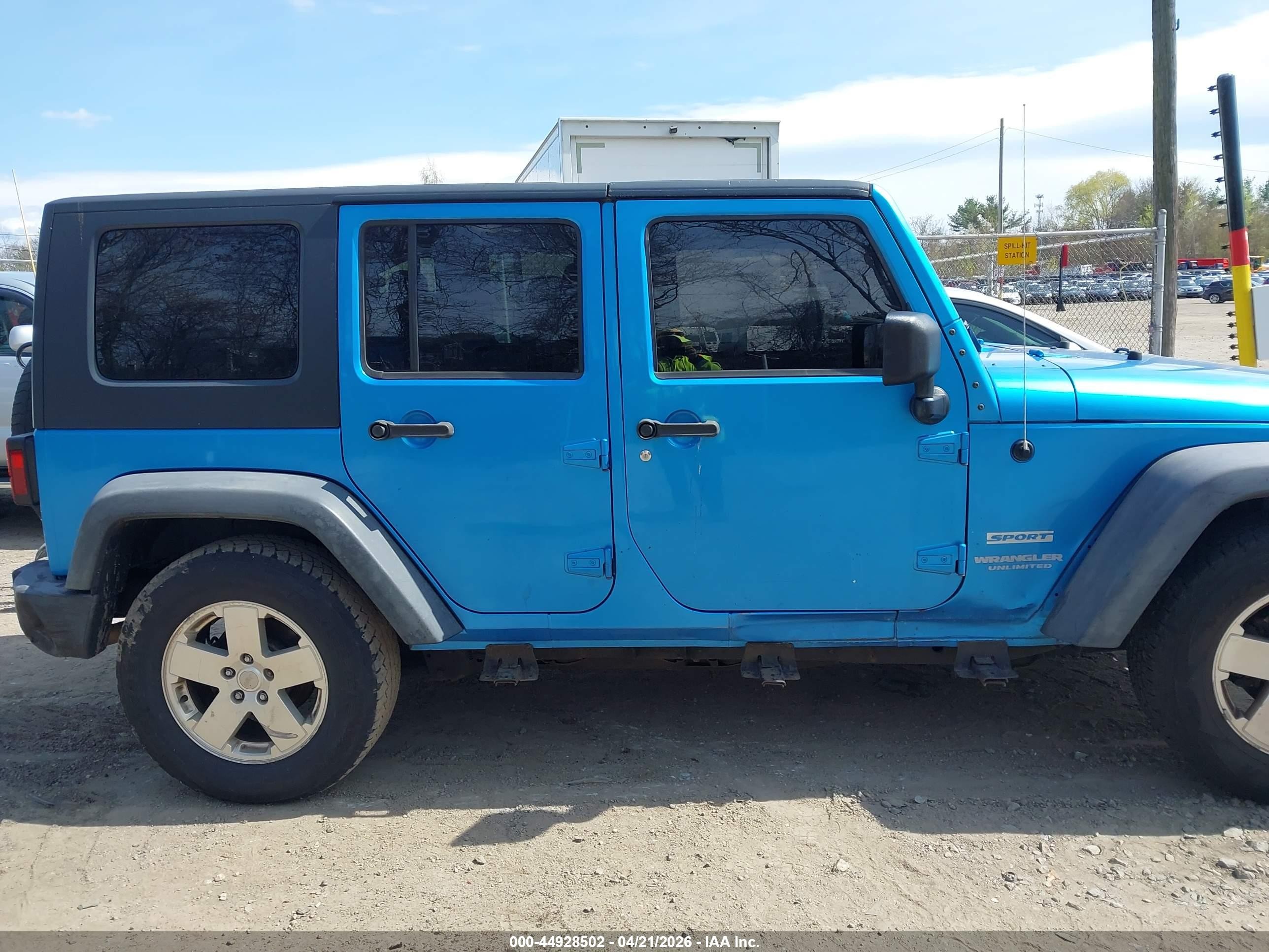 2010 Jeep Wrangler Unlimited Sport Blue vin: 1J4BB3H10AL108128