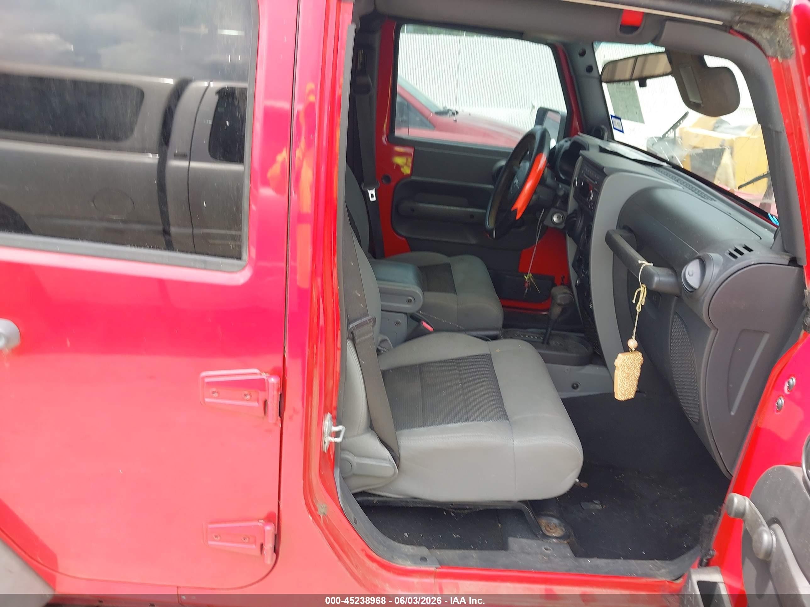 2010 Jeep Wrangler Unlimited Sport Red vin: 1J4BB3H12AL145567
