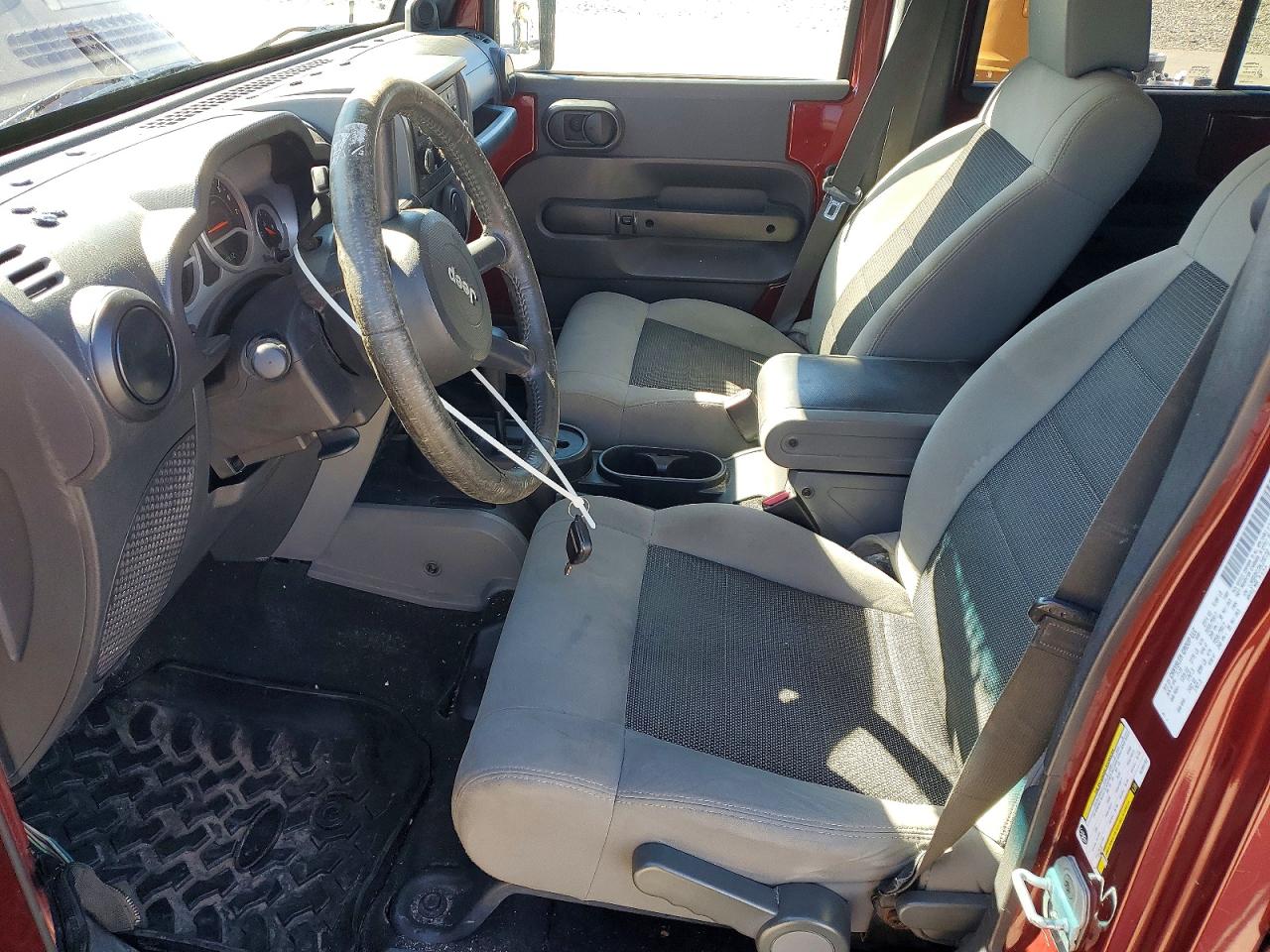 2010 Jeep Wrangler Unlimited Sport Burgundy vin: 1J4BB3H13AL232152