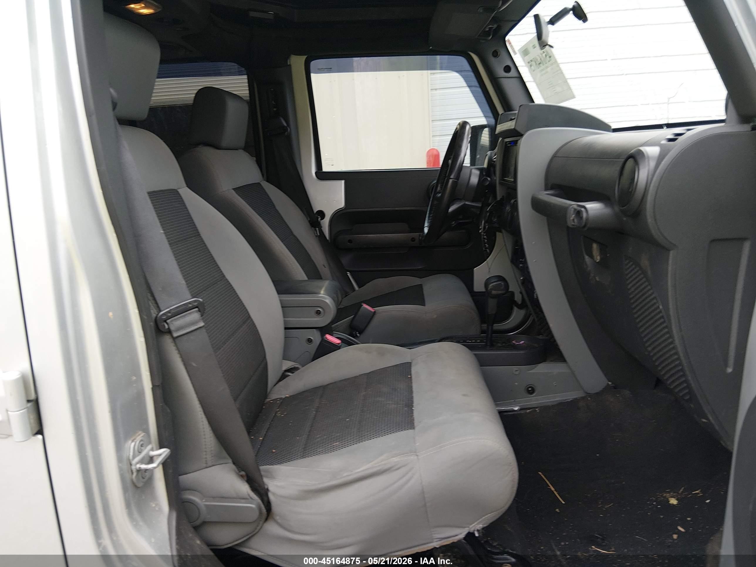 2010 Jeep Wrangler Unlimited Sport Silver vin: 1J4BB3H14AL134604