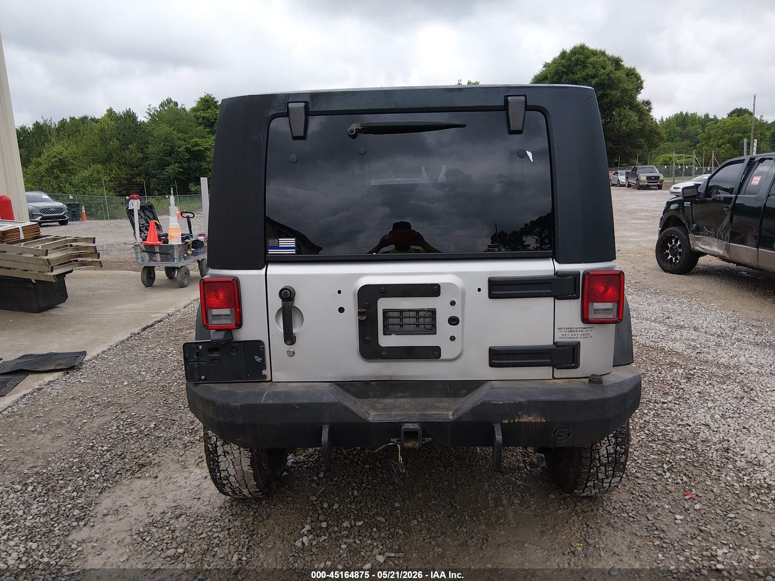 2010 Jeep Wrangler Unlimited Sport Silver vin: 1J4BB3H14AL134604