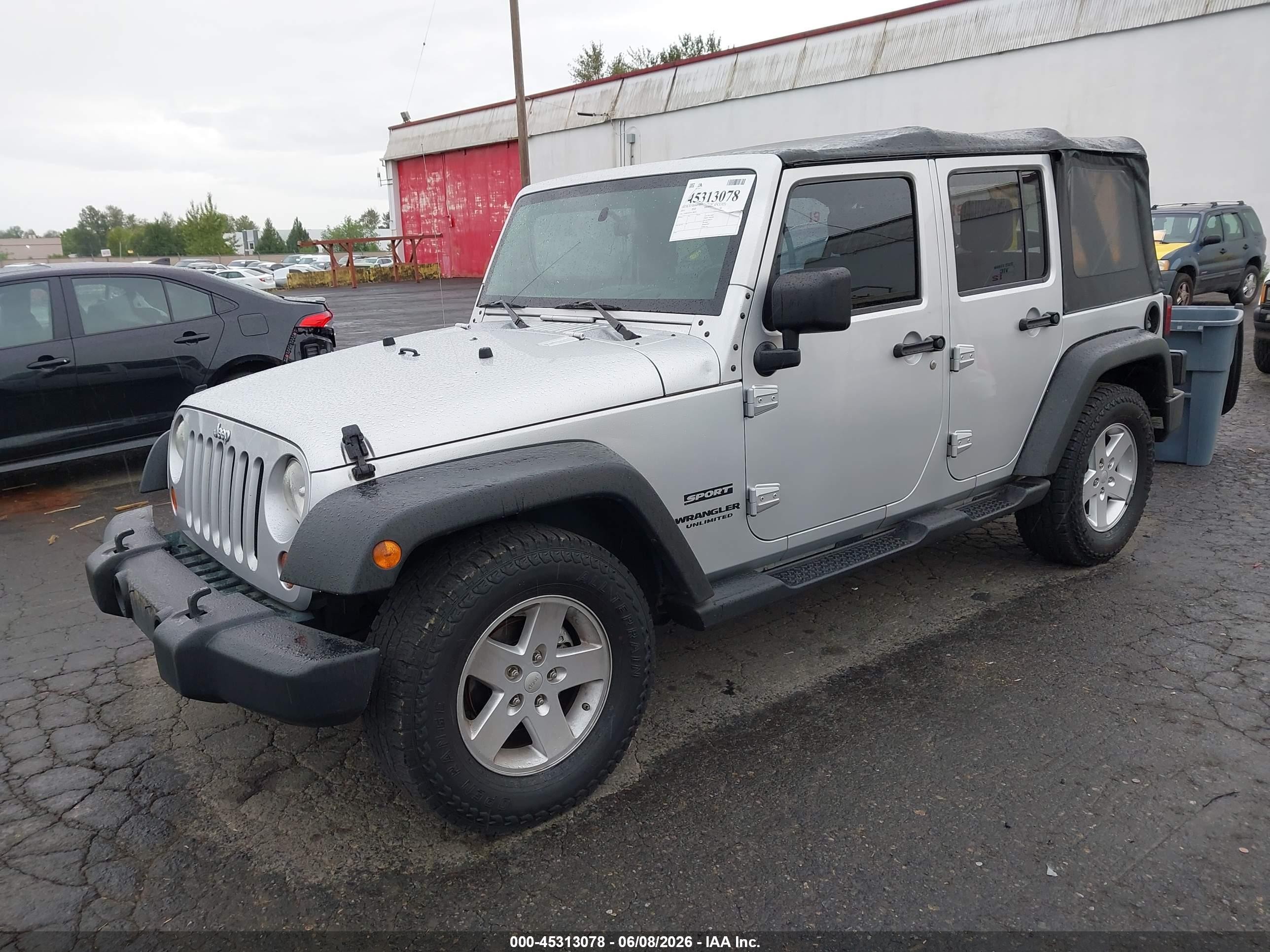 2010 Jeep Wrangler Unlimited Sport Silver vin: 1J4BB3H18AL106921