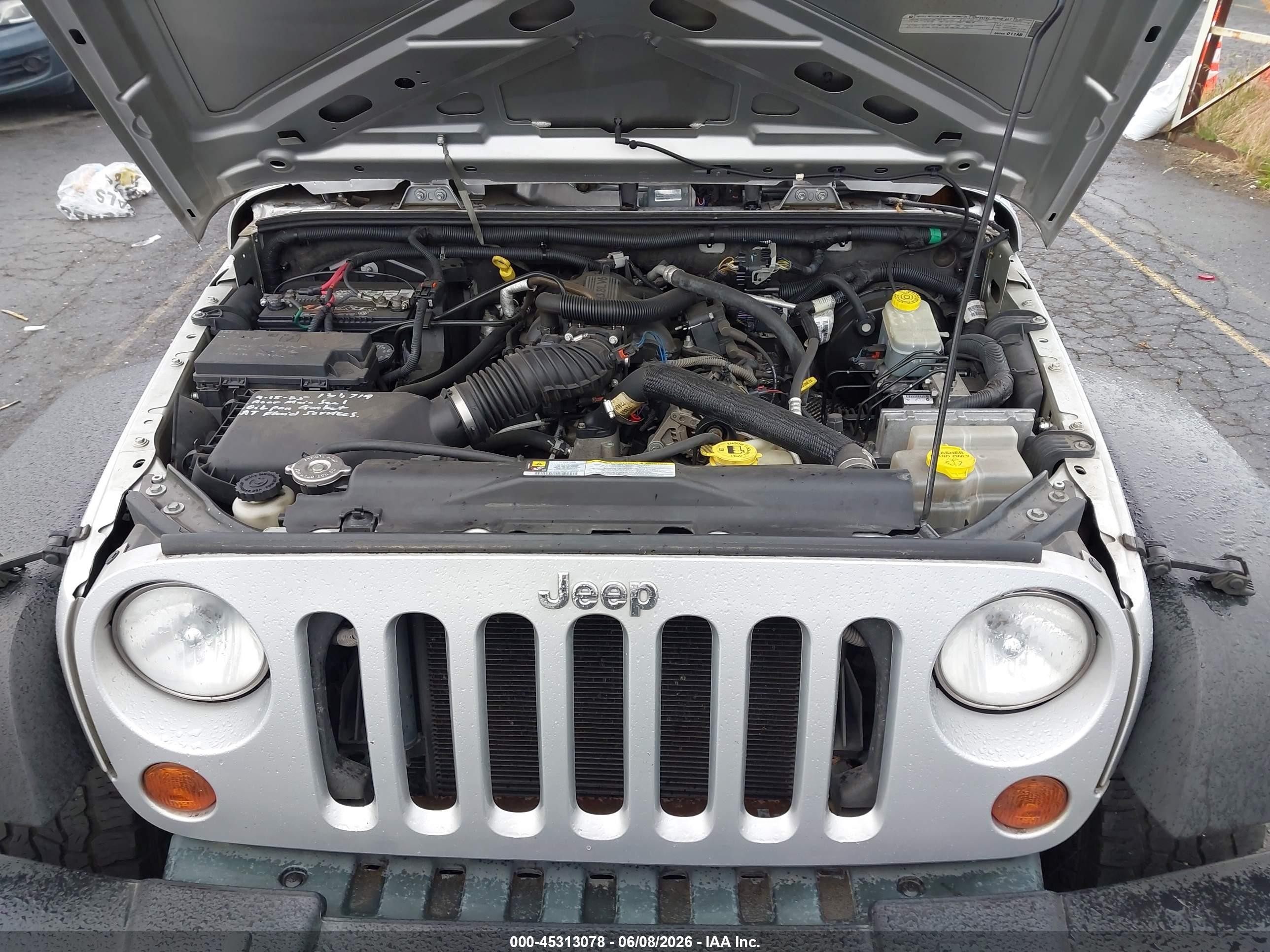 2010 Jeep Wrangler Unlimited Sport Silver vin: 1J4BB3H18AL106921