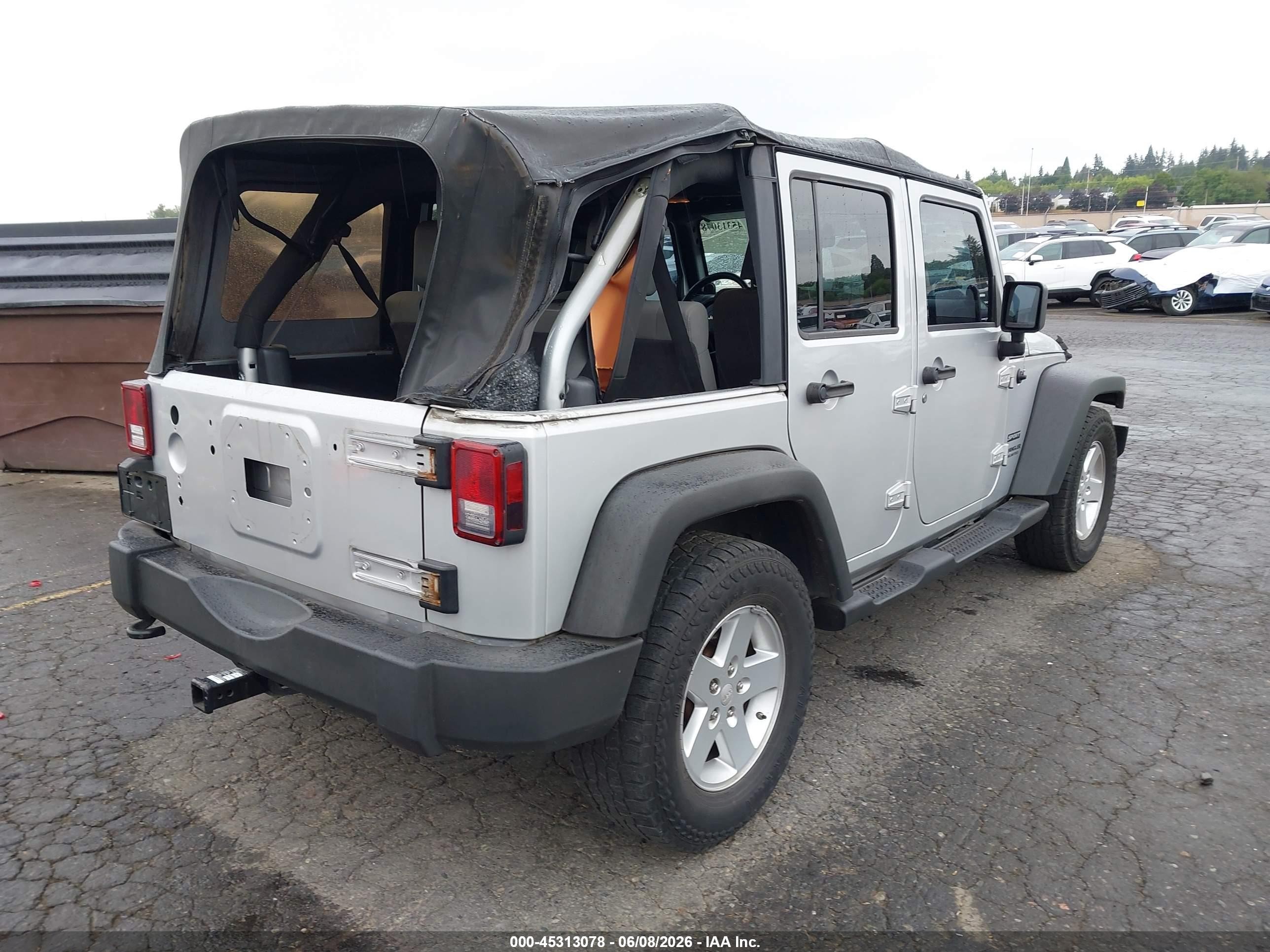 2010 Jeep Wrangler Unlimited Sport Silver vin: 1J4BB3H18AL106921