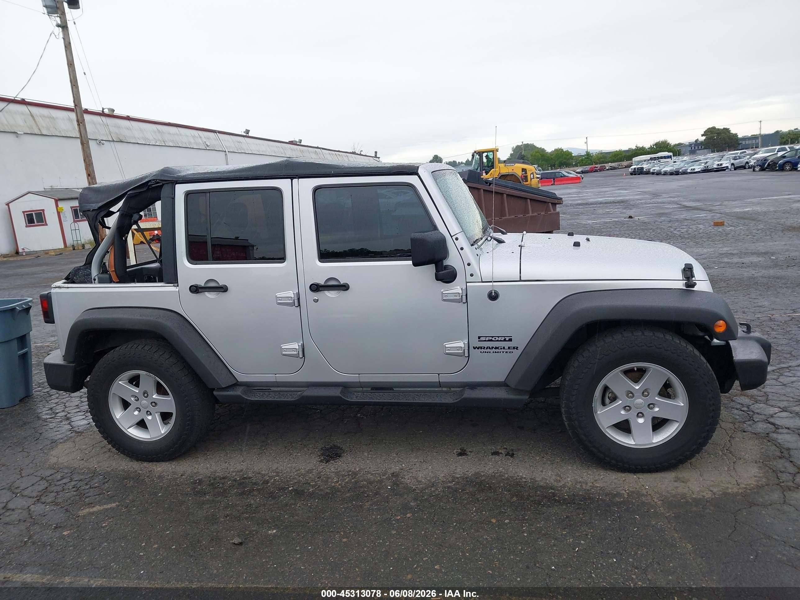 2010 Jeep Wrangler Unlimited Sport Silver vin: 1J4BB3H18AL106921