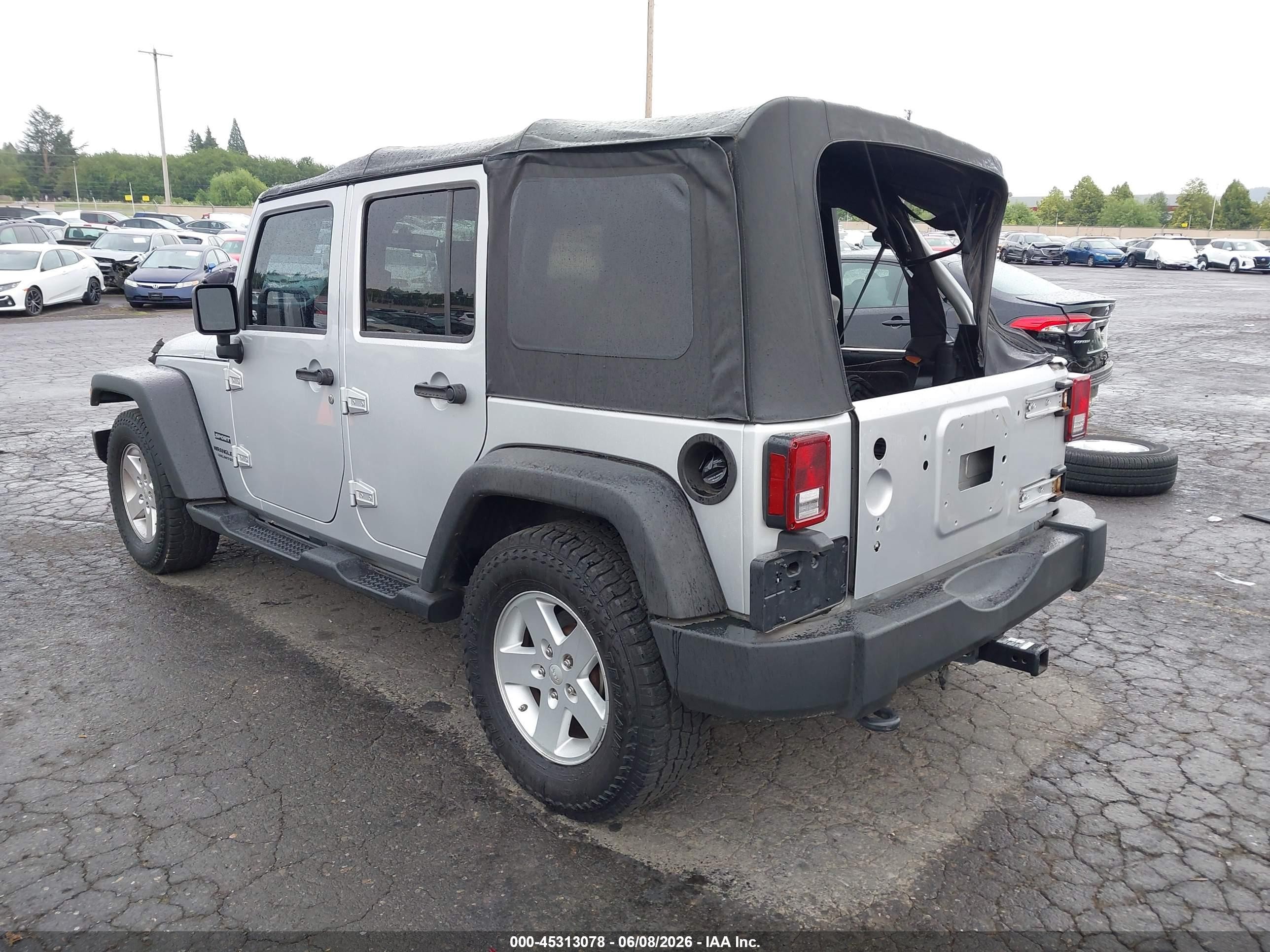 2010 Jeep Wrangler Unlimited Sport Silver vin: 1J4BB3H18AL106921