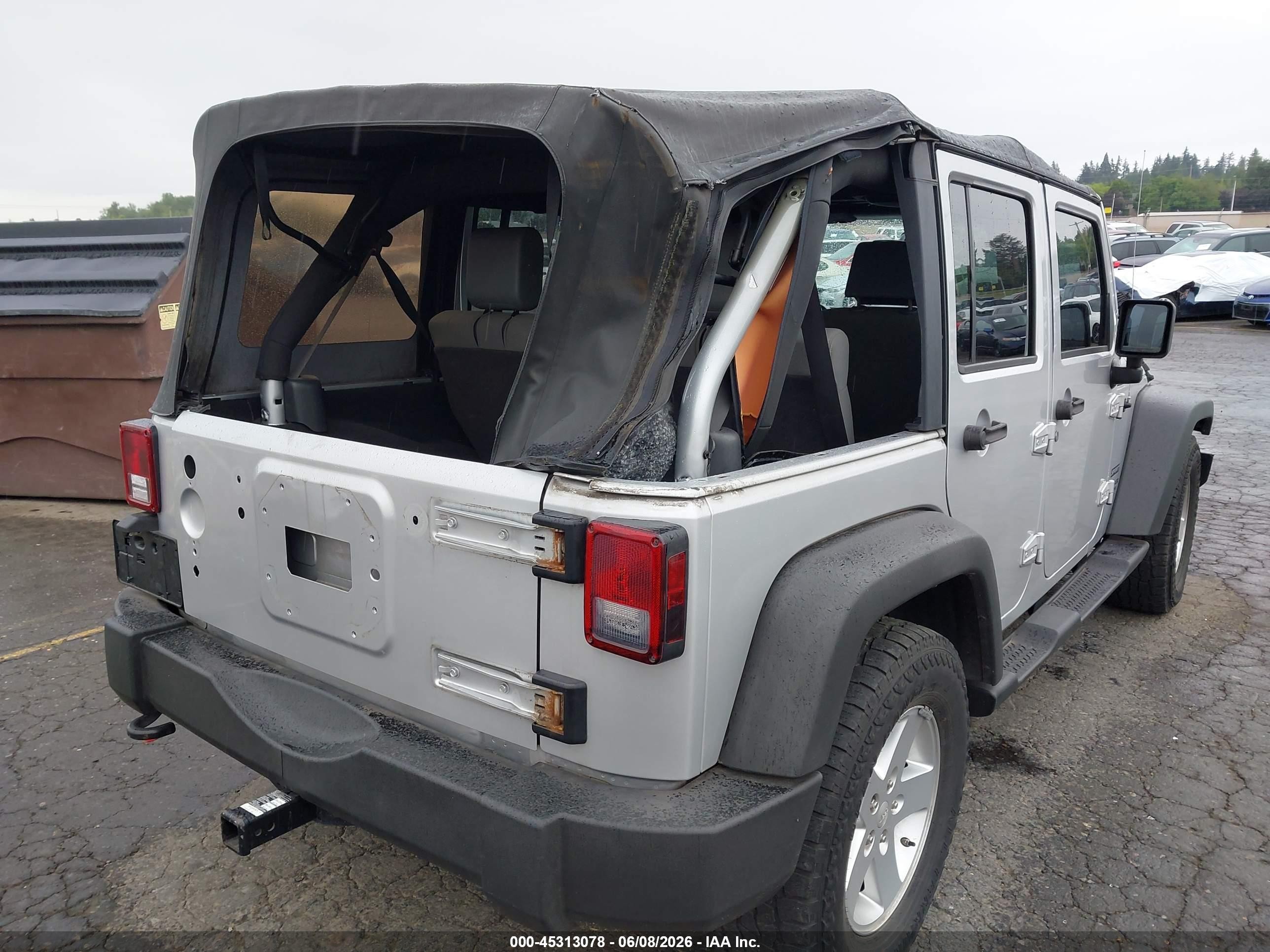 2010 Jeep Wrangler Unlimited Sport Silver vin: 1J4BB3H18AL106921