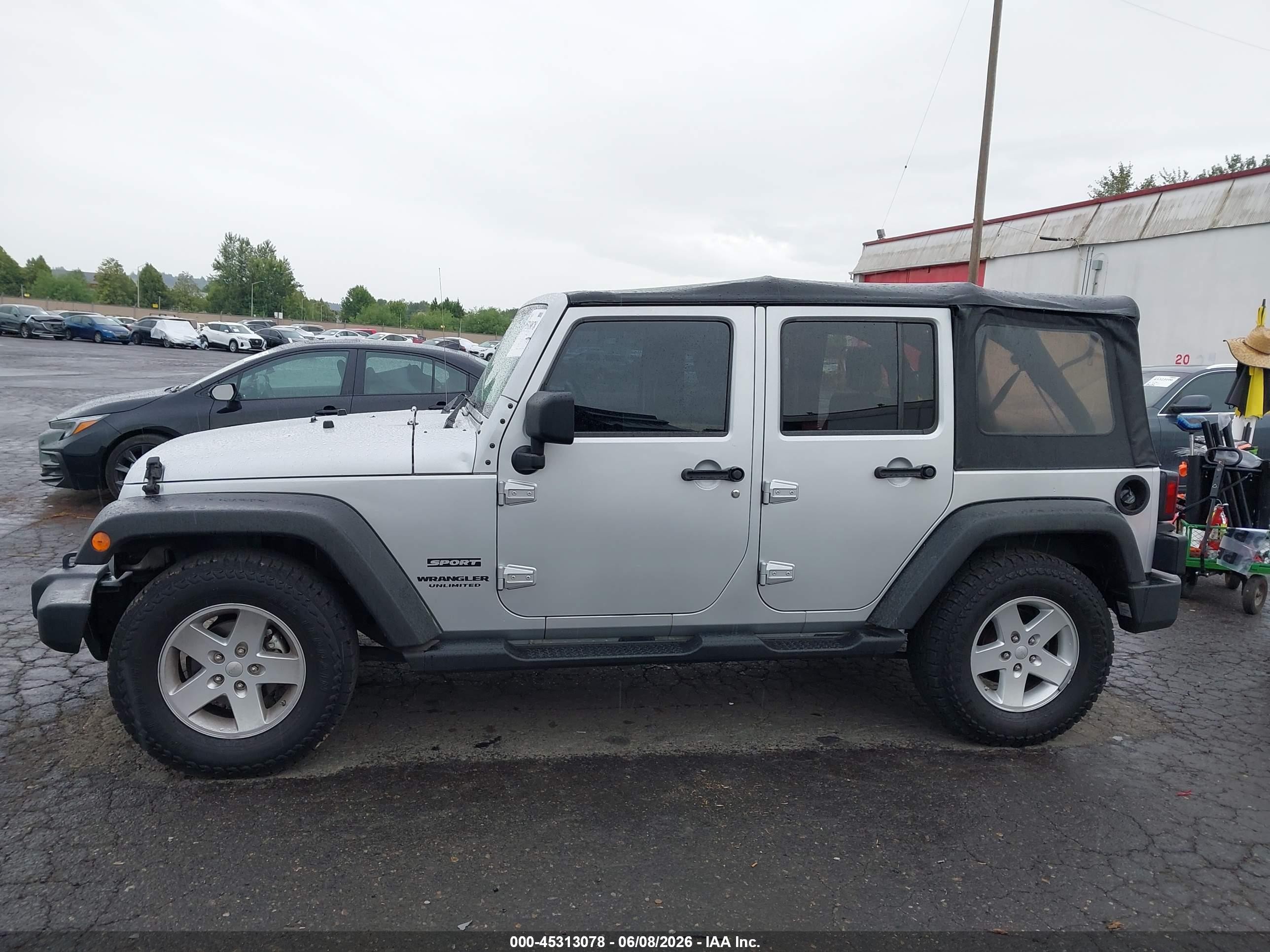 2010 Jeep Wrangler Unlimited Sport Silver vin: 1J4BB3H18AL106921