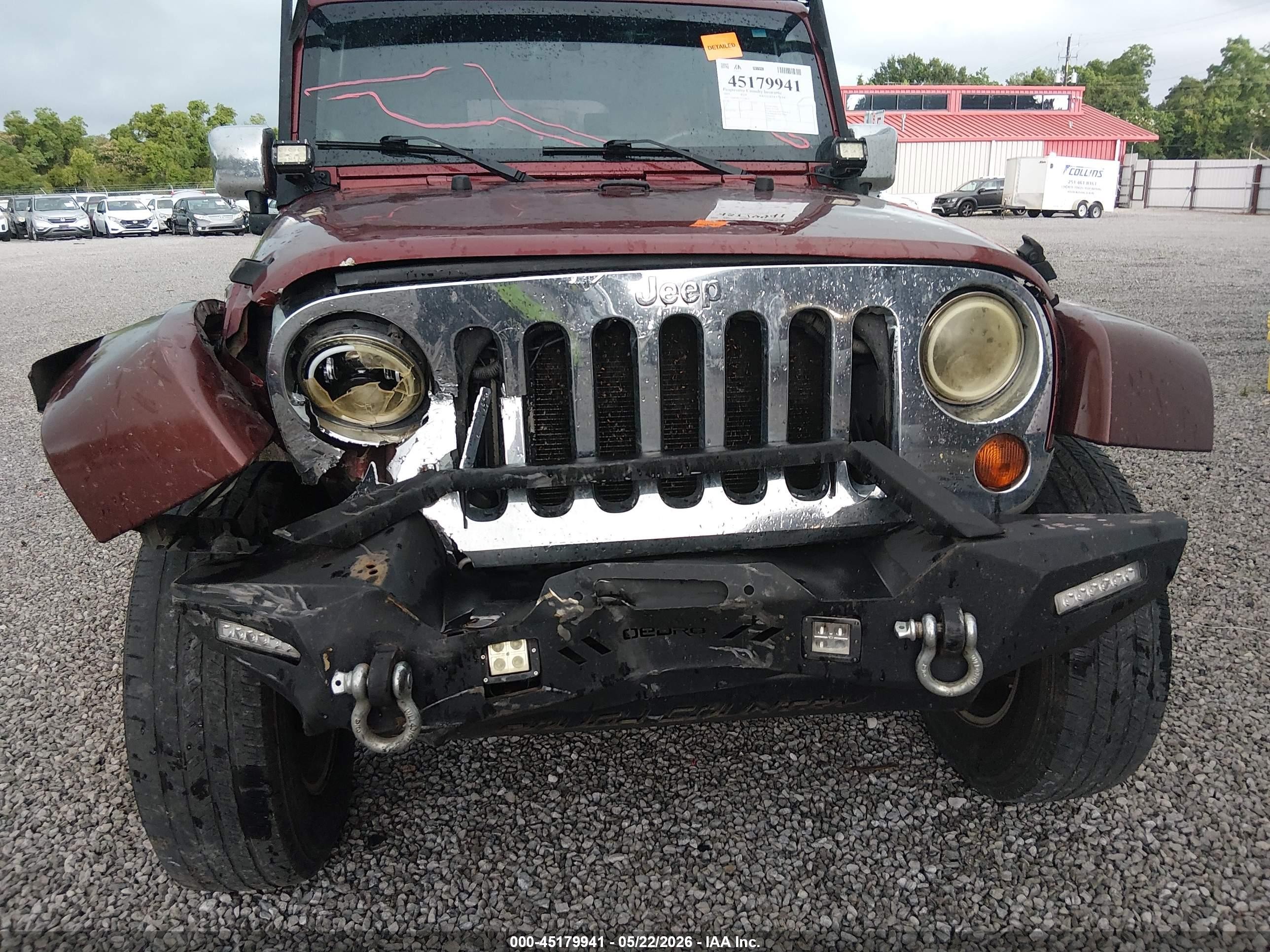 2010 Jeep Wrangler Unlimited Sahara Maroon vin: 1J4BB5H13AL108121