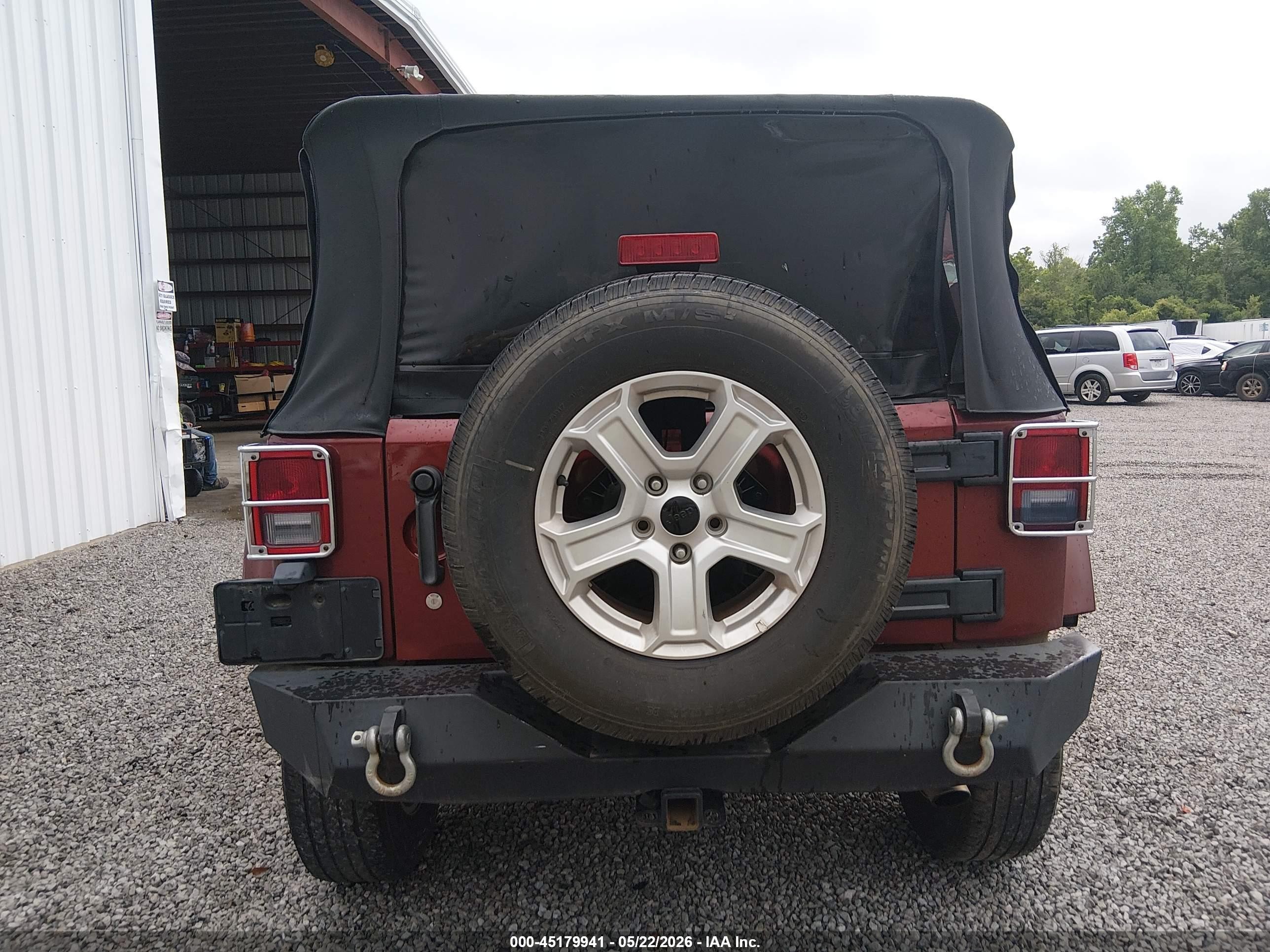 2010 Jeep Wrangler Unlimited Sahara Maroon vin: 1J4BB5H13AL108121