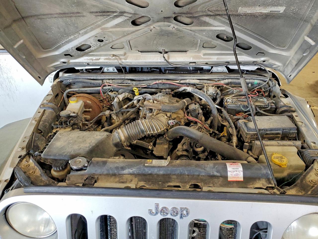 2011 Jeep Wrangler Unlimited Sport Silver vin: 1J4BZ3H11BL556486