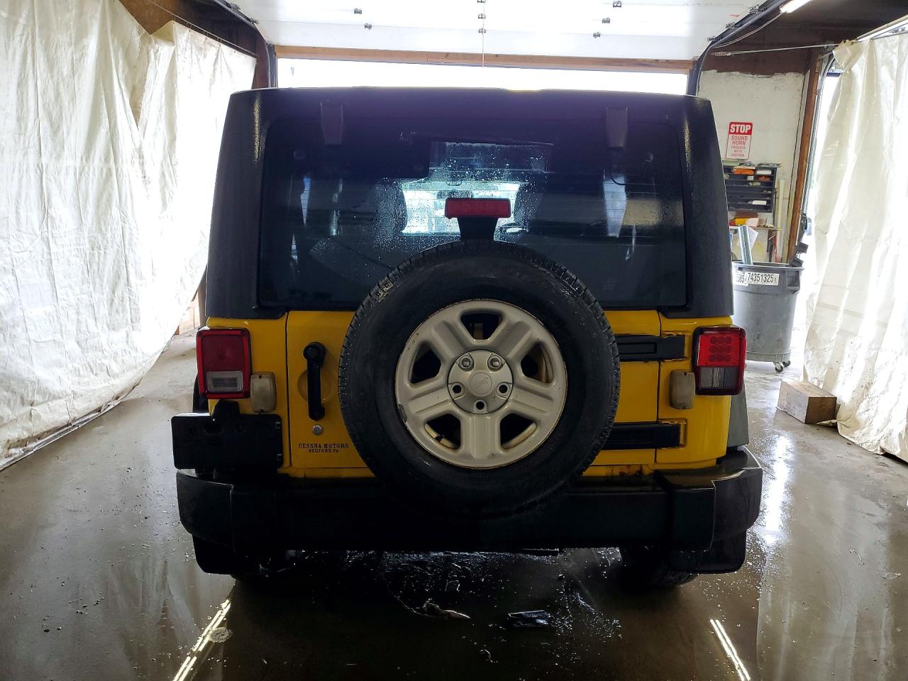 2011 Jeep Wrangler Unlimited Sport Yellow vin: 1J4BZ3H16BL519210