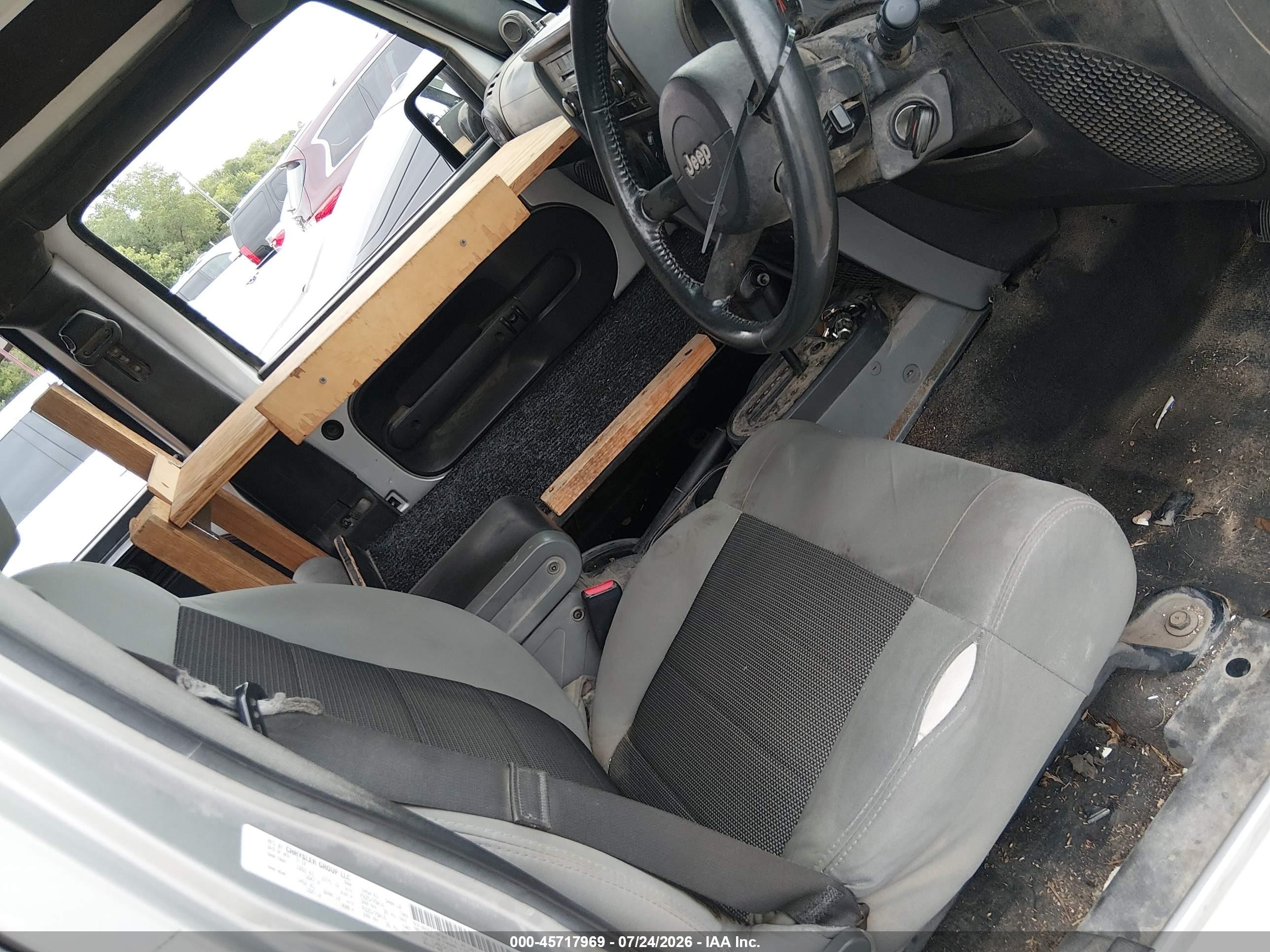 2010 Jeep Wrangler Unlimited Sport Rhd Silver vin: 1J4BZ3H17AL233073