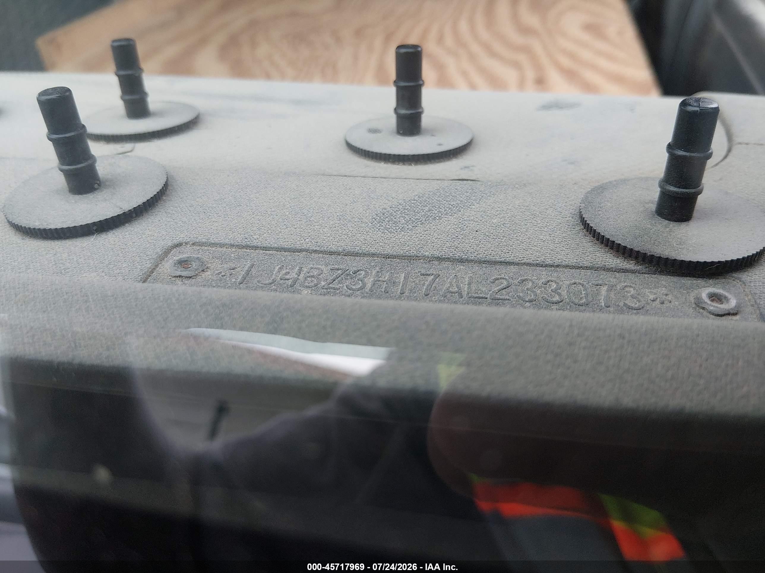 2010 Jeep Wrangler Unlimited Sport Rhd Silver vin: 1J4BZ3H17AL233073