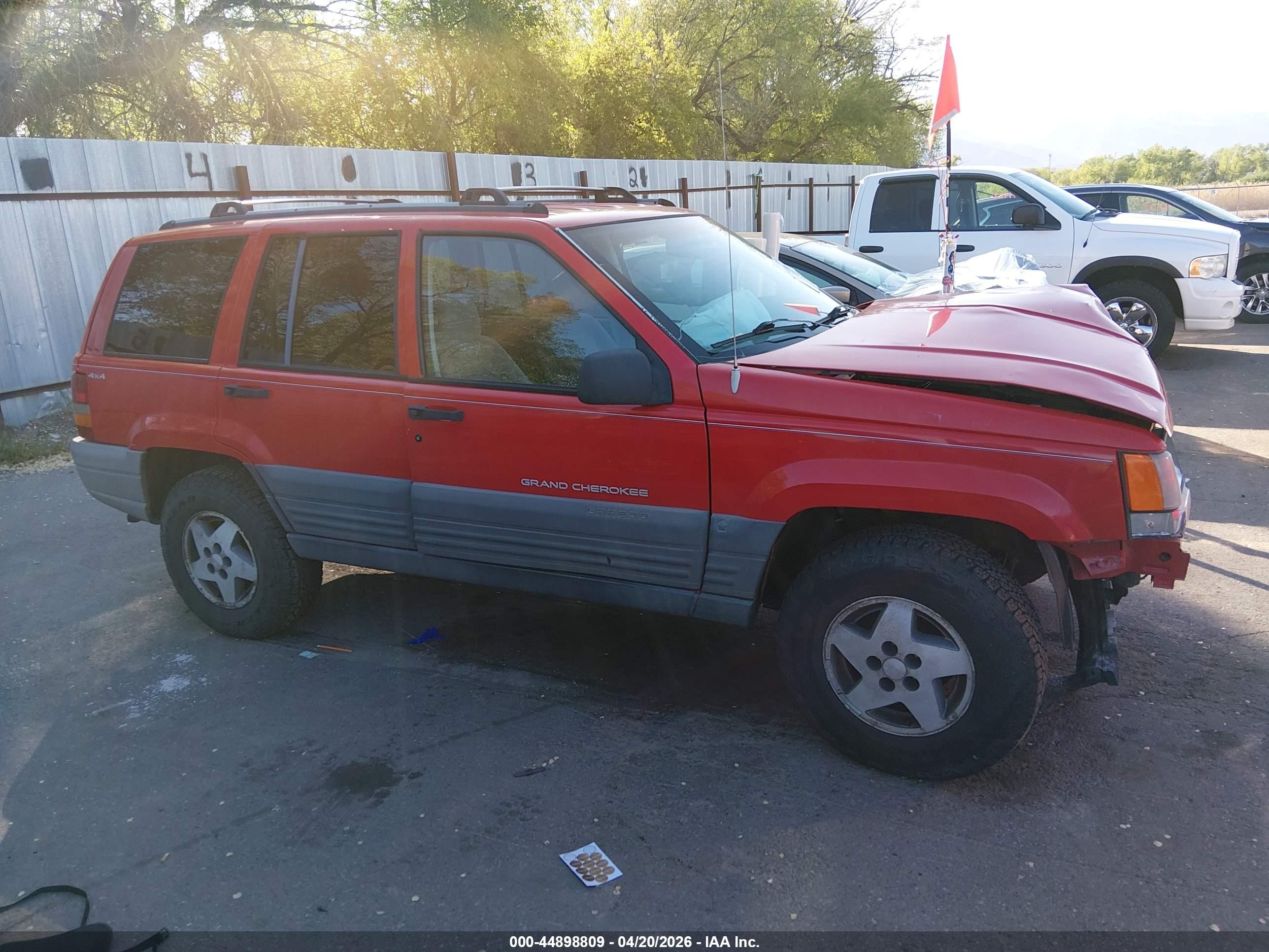 1996 Jeep Grand Cherokee Laredo Red vin: 1J4EZ58S0TC104189