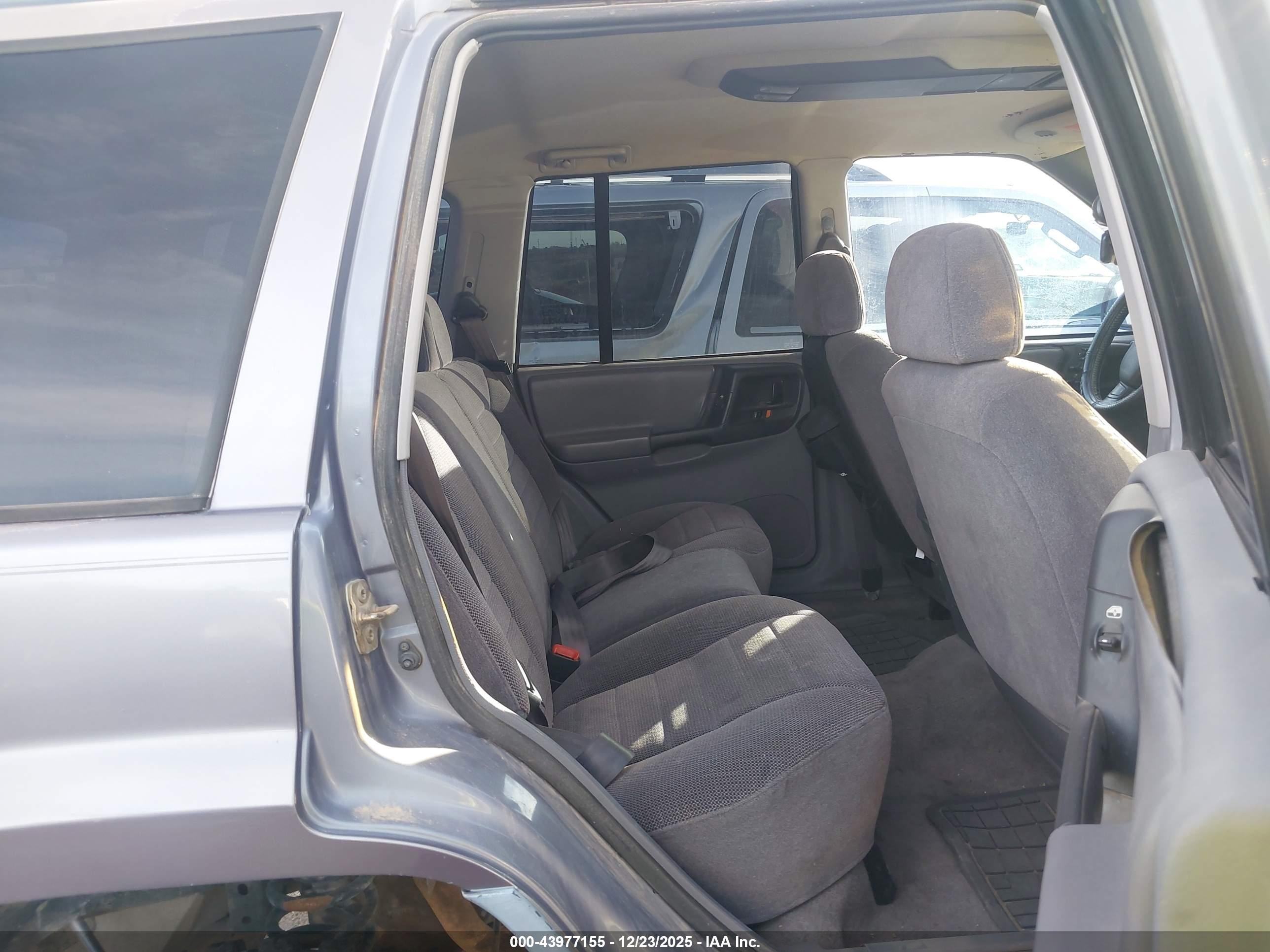 1996 Jeep Grand Cherokee Laredo Gray vin: 1J4EZ58S4TC131041