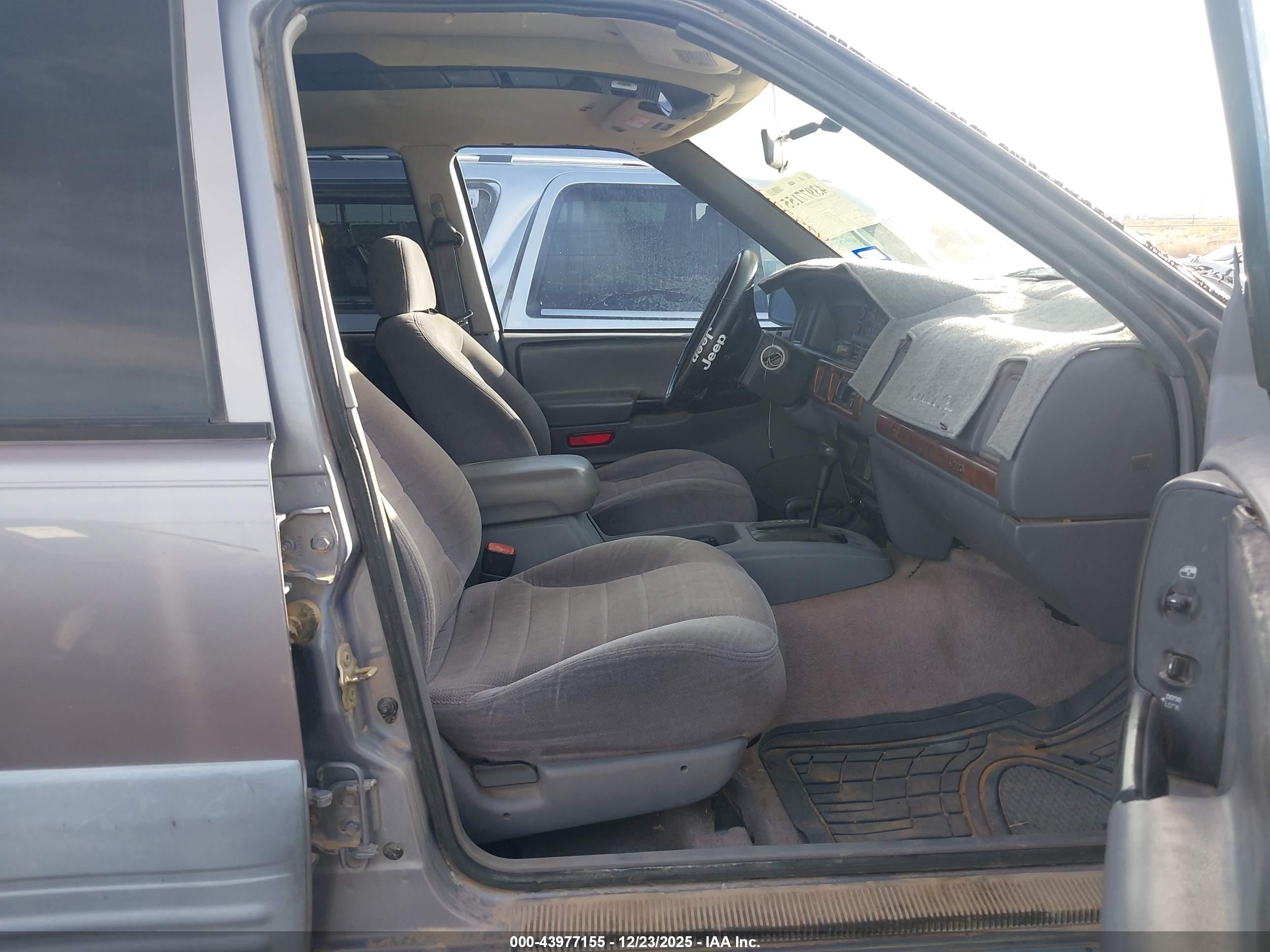 1996 Jeep Grand Cherokee Laredo Gray vin: 1J4EZ58S4TC131041