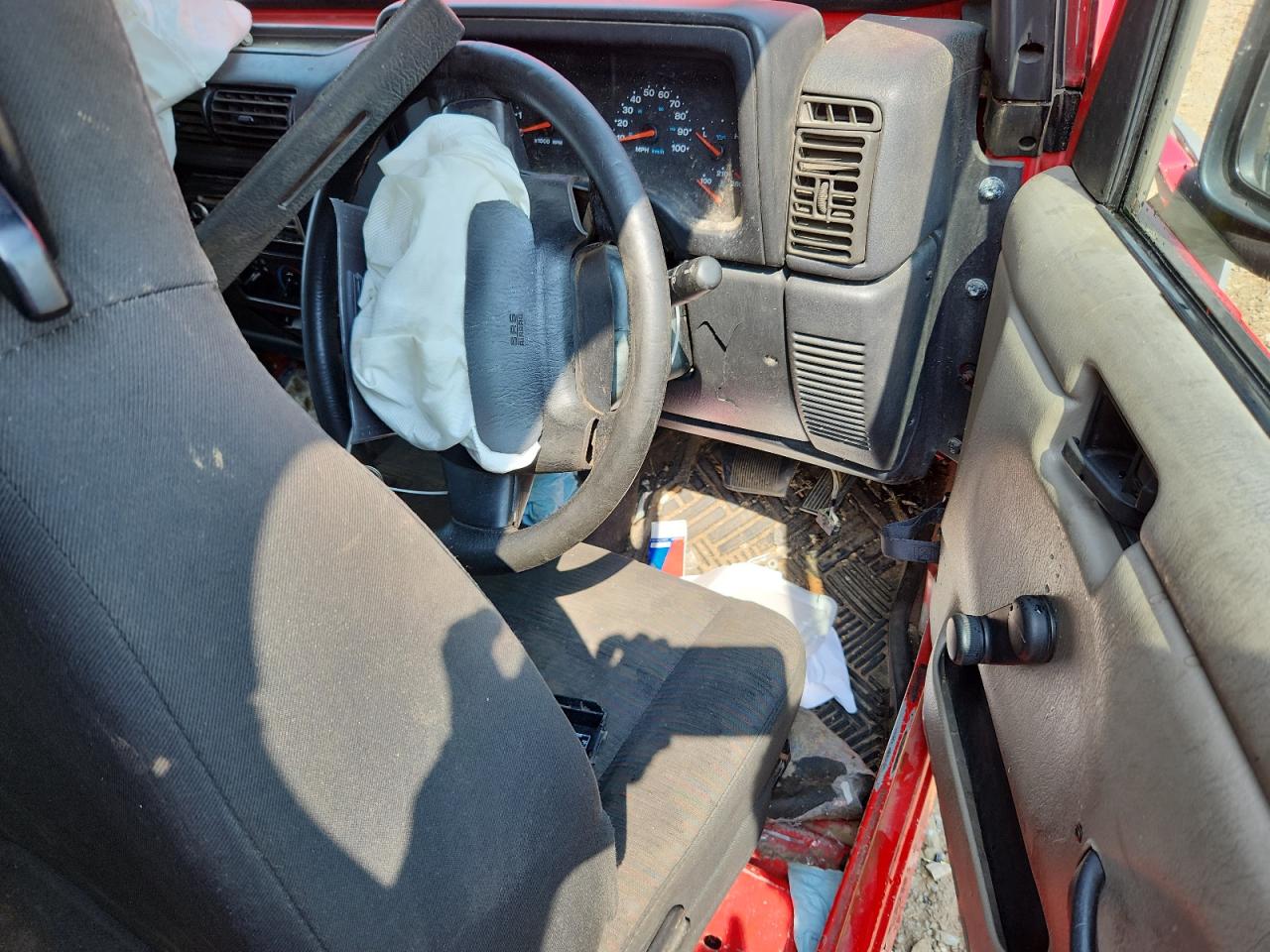 2005 Jeep Wrangler / Tj Sport Красный vin: 1J4F449S25P328328