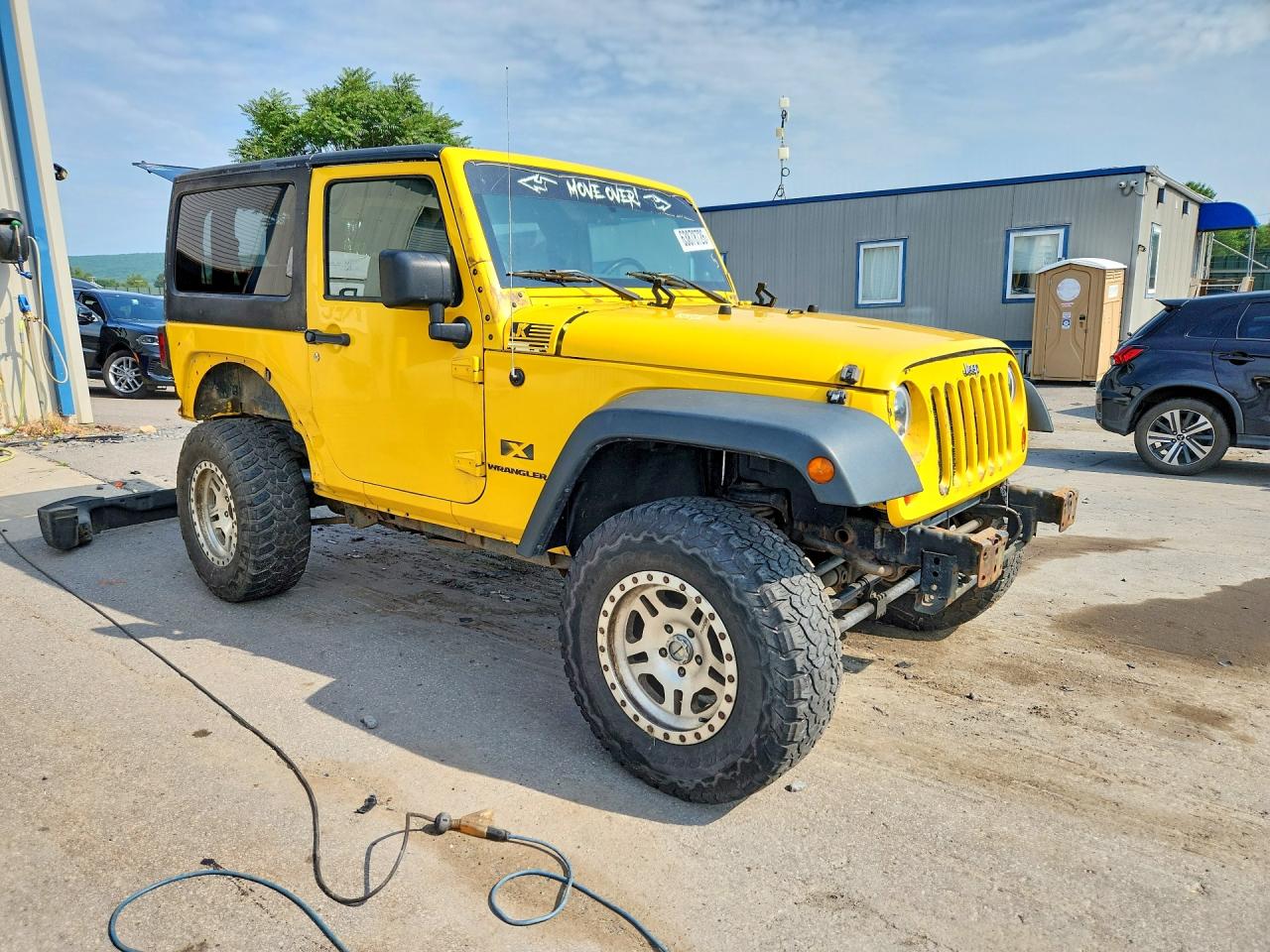 2009 Jeep Wrangler X Yellow vin: 1J4FA24109L741146