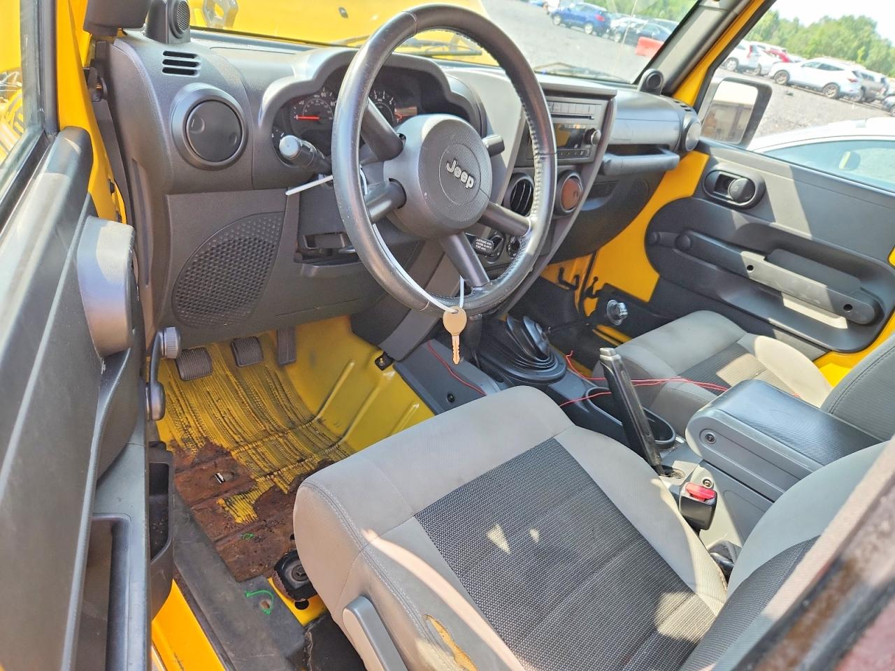 2009 Jeep Wrangler X Yellow vin: 1J4FA24109L741146
