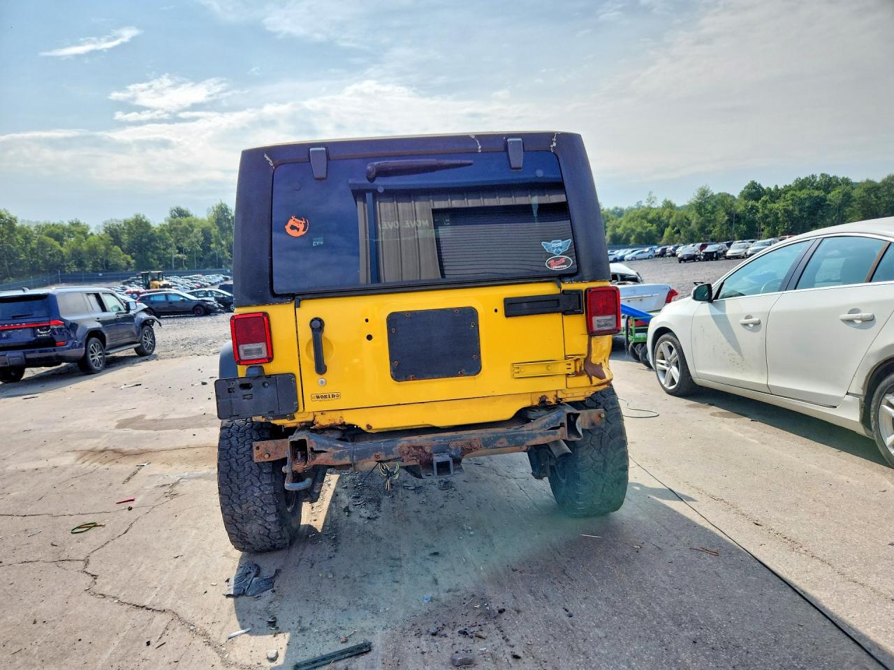 2009 Jeep Wrangler X Yellow vin: 1J4FA24109L741146