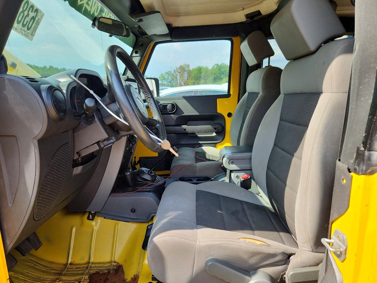 2009 Jeep Wrangler X Yellow vin: 1J4FA24109L741146