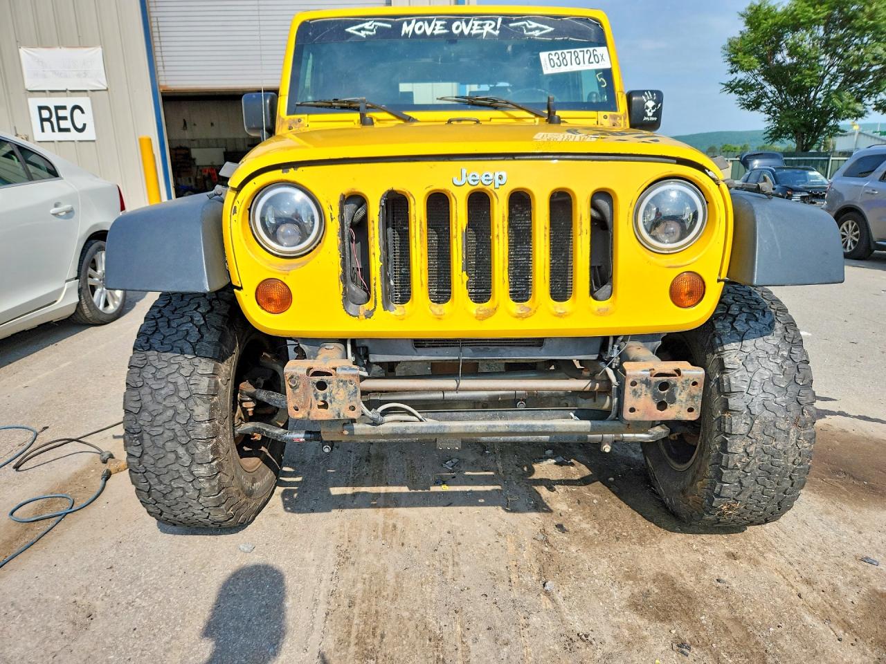 2009 Jeep Wrangler X Yellow vin: 1J4FA24109L741146