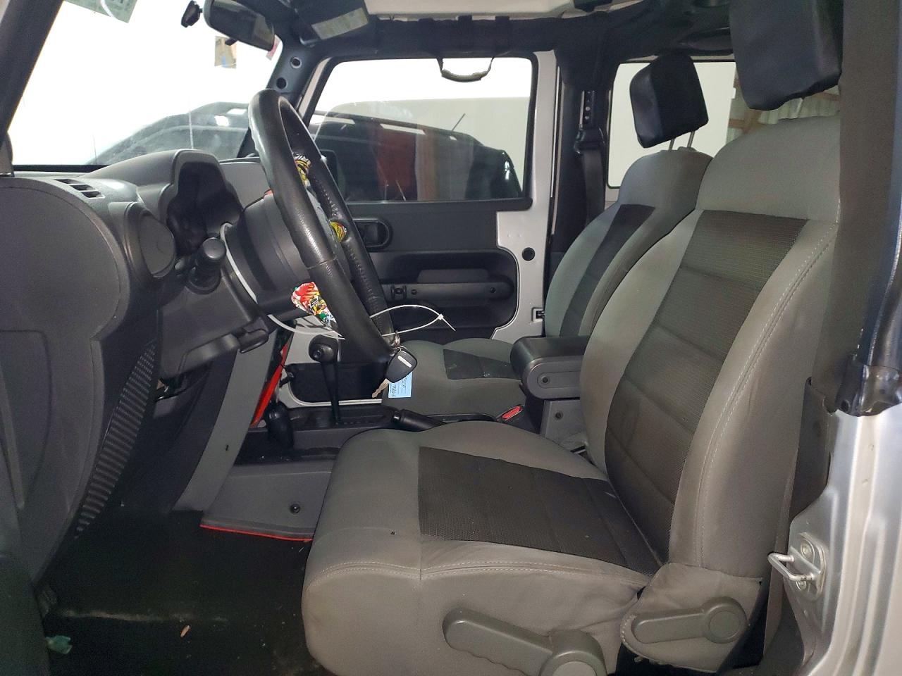 2008 Jeep Wrangler X Silver vin: 1J4FA24128L557924