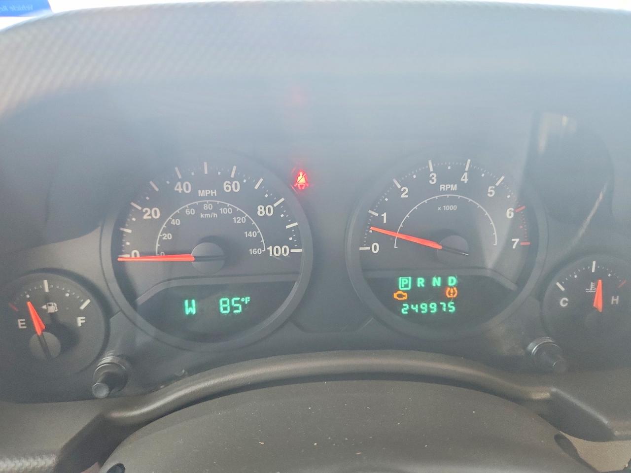 2008 Jeep Wrangler X Red vin: 1J4FA24128L595136