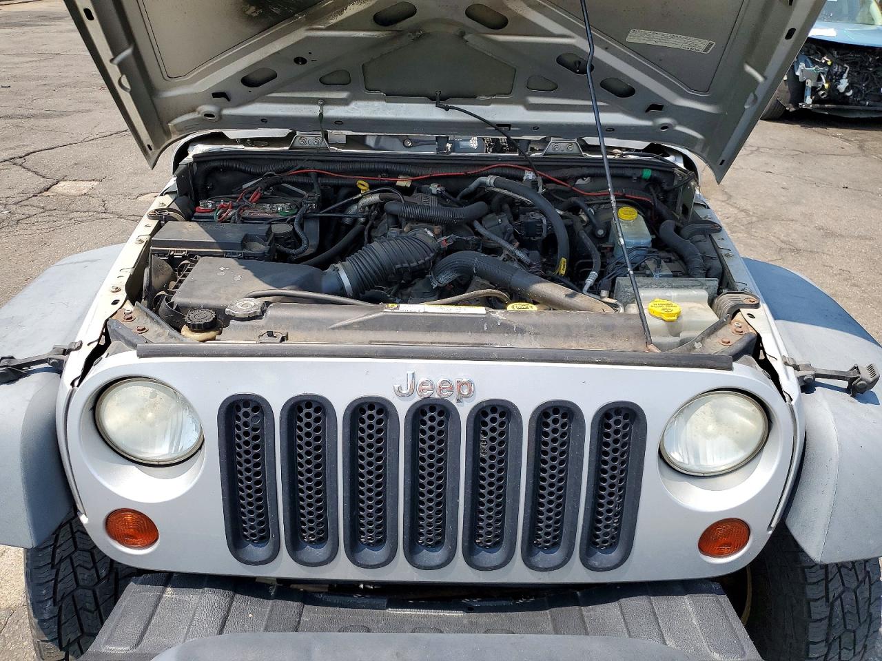 2009 Jeep Wrangler X Silver vin: 1J4FA24129L711193